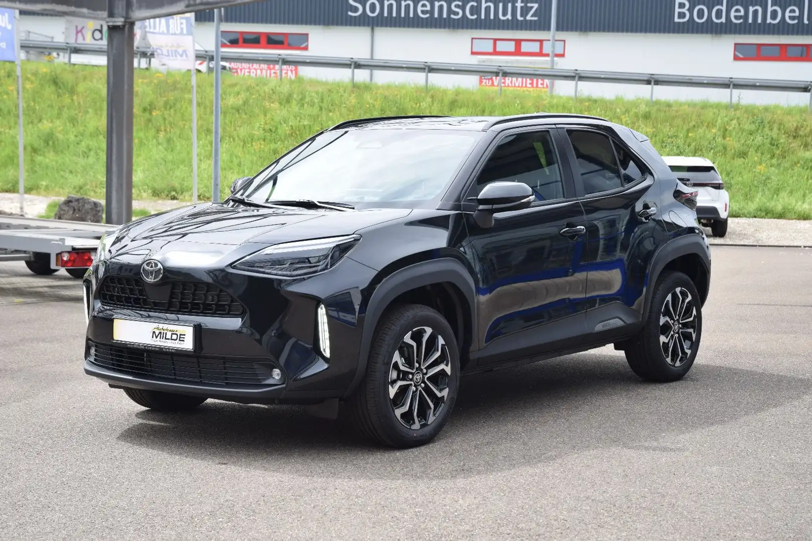 Toyota Yaris Cross YARIS CROSS 1,5-l-VVT-iE STYLE ACC SAFETY NAVI Schwarz - 1