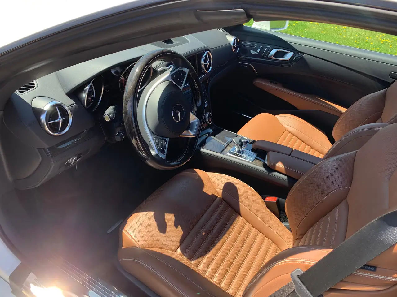Mercedes-Benz SL снимка Mercedes-Benz SL