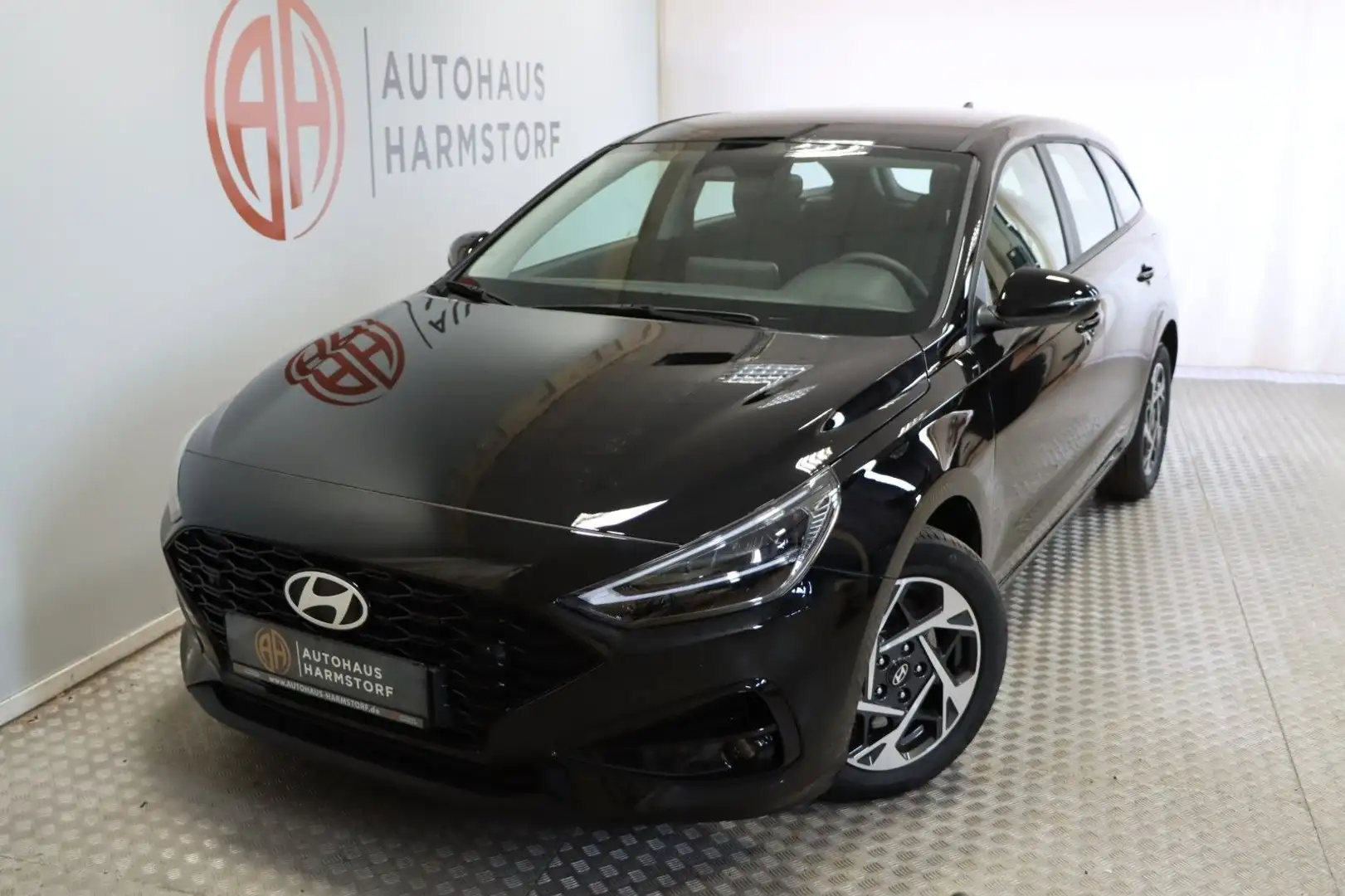 Hyundai i30 cw Comfort AT LED Navi SH Alufelgen Kamera Noir - 1