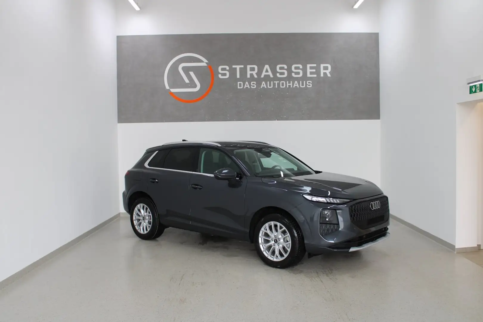 Audi Q3 TFSI quattro 150 kW Grau - 1