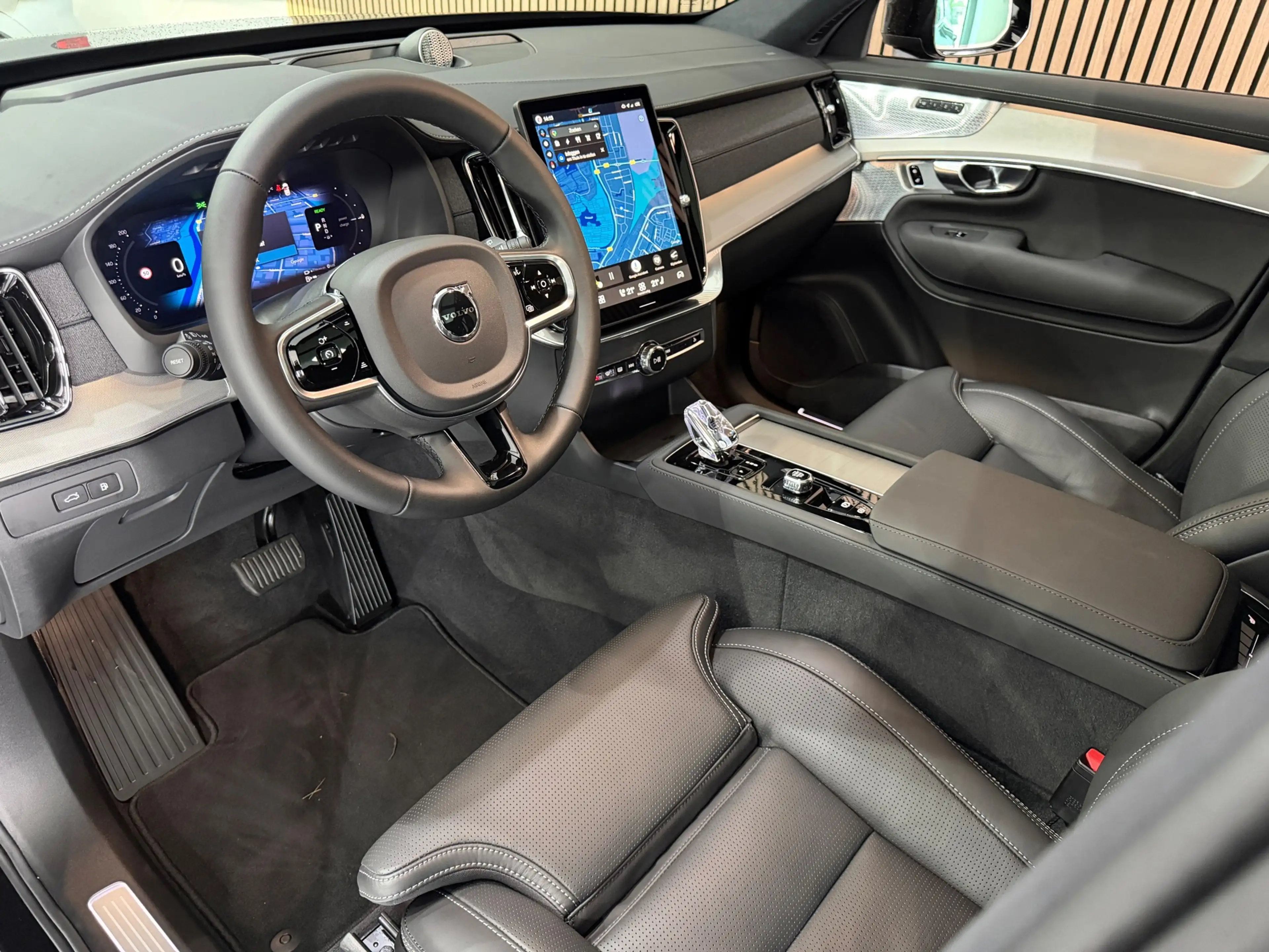 Volvo XC90 2.0 T8 Plug-in hybrid AWD Ultra Black Edition 455 — photo 22