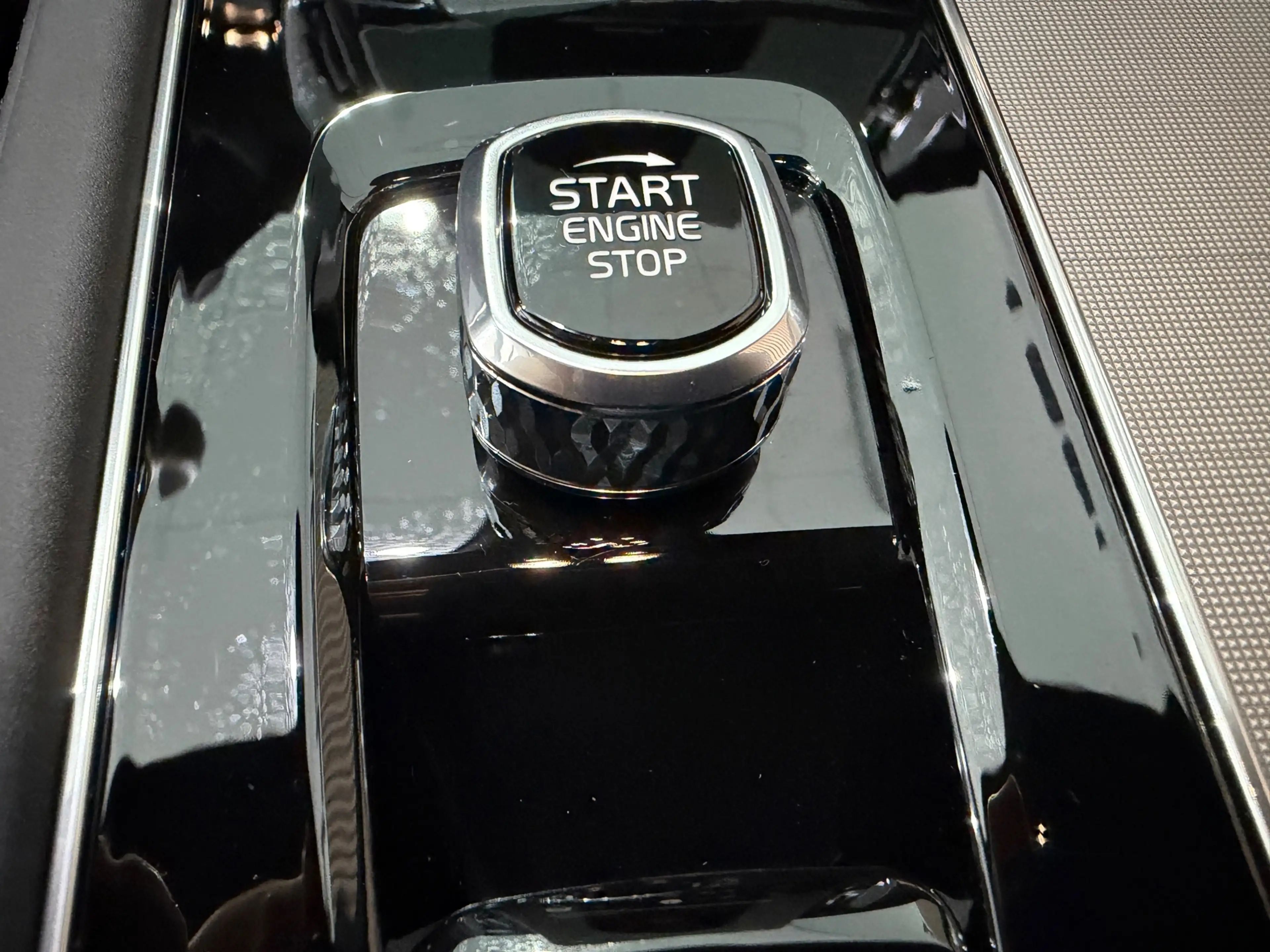 Volvo XC90 2.0 T8 Plug-in hybrid AWD Ultra Black Edition 455 — photo 30
