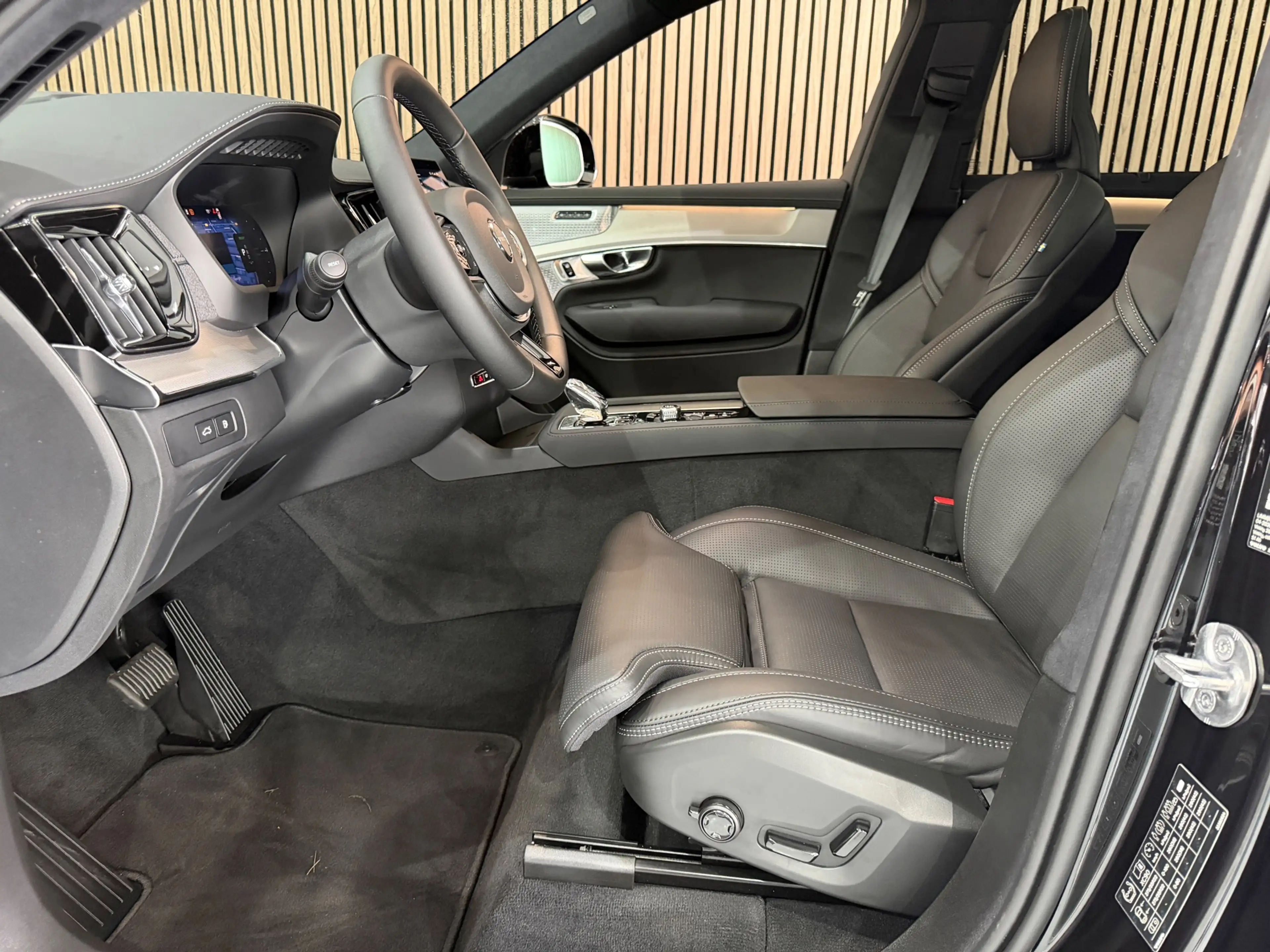 Volvo XC90 2.0 T8 Plug-in hybrid AWD Ultra Black Edition 455 — photo 21