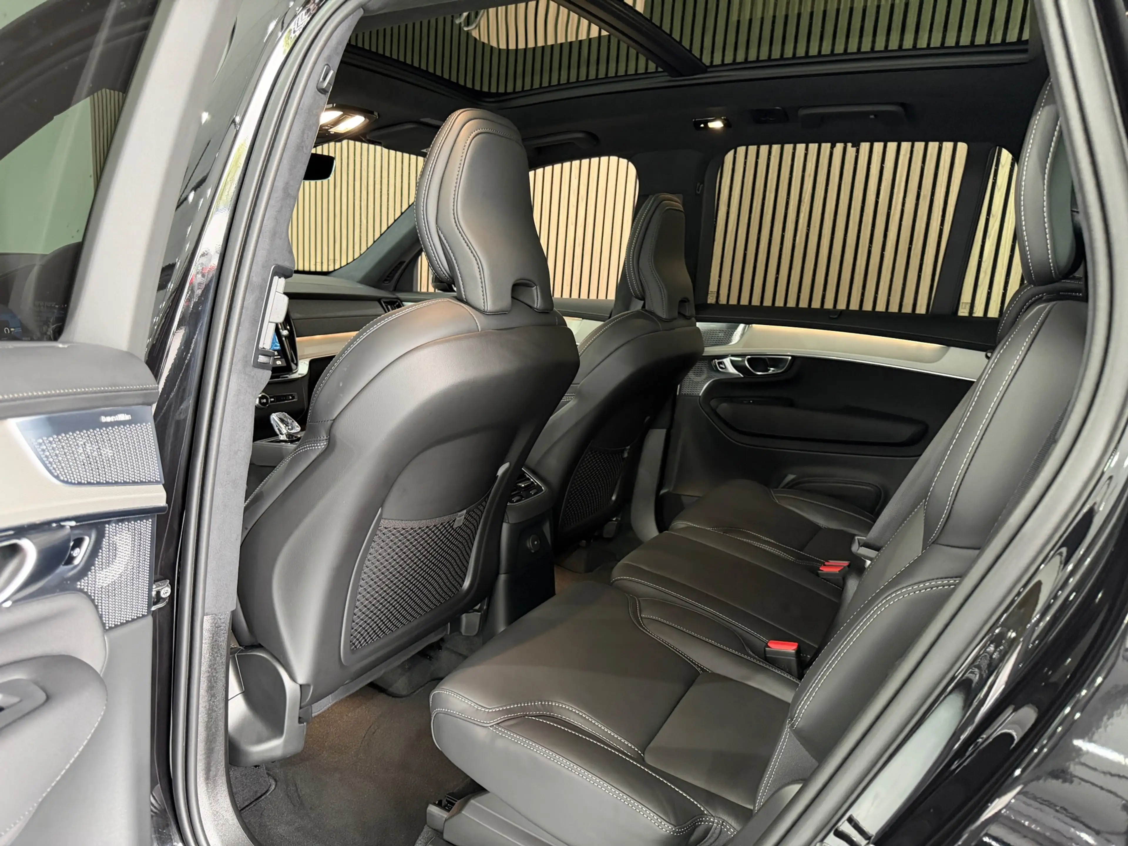 Volvo XC90 2.0 T8 Plug-in hybrid AWD Ultra Black Edition 455 — photo 46