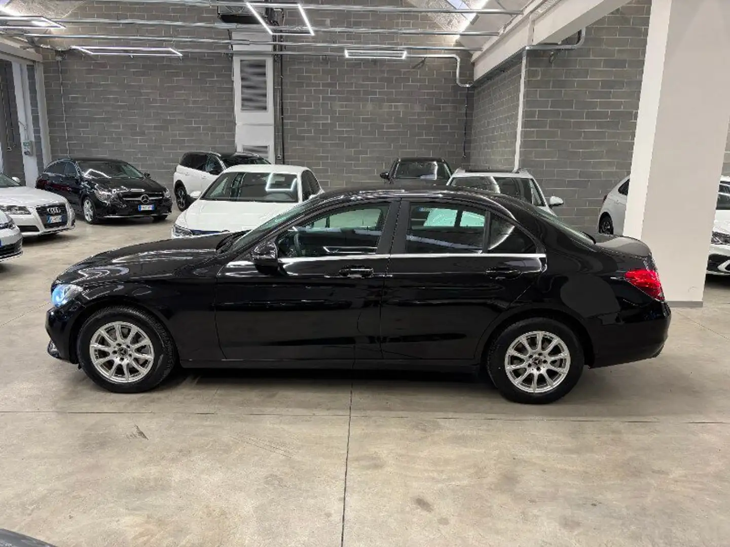 Mercedes-Benz C 180 C 180 d Auto Business Zwart - 2