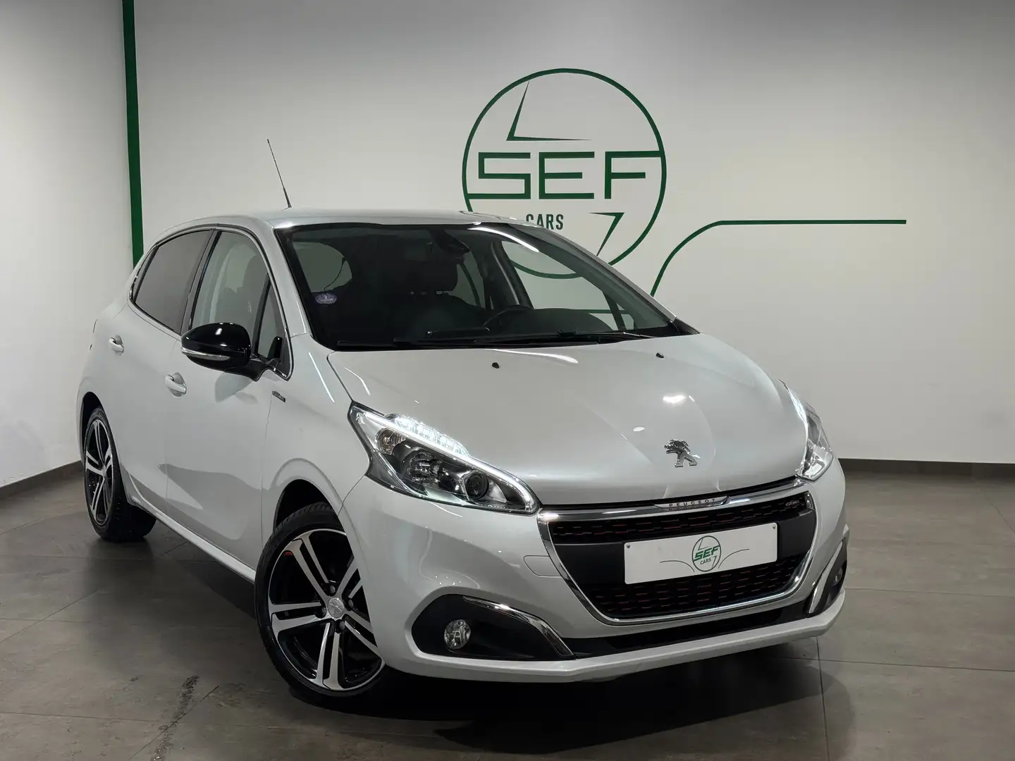 Peugeot 208 ** 1.2 ** *GT Line ** GPS ** Garantie 12 mois ** Blanc - 2