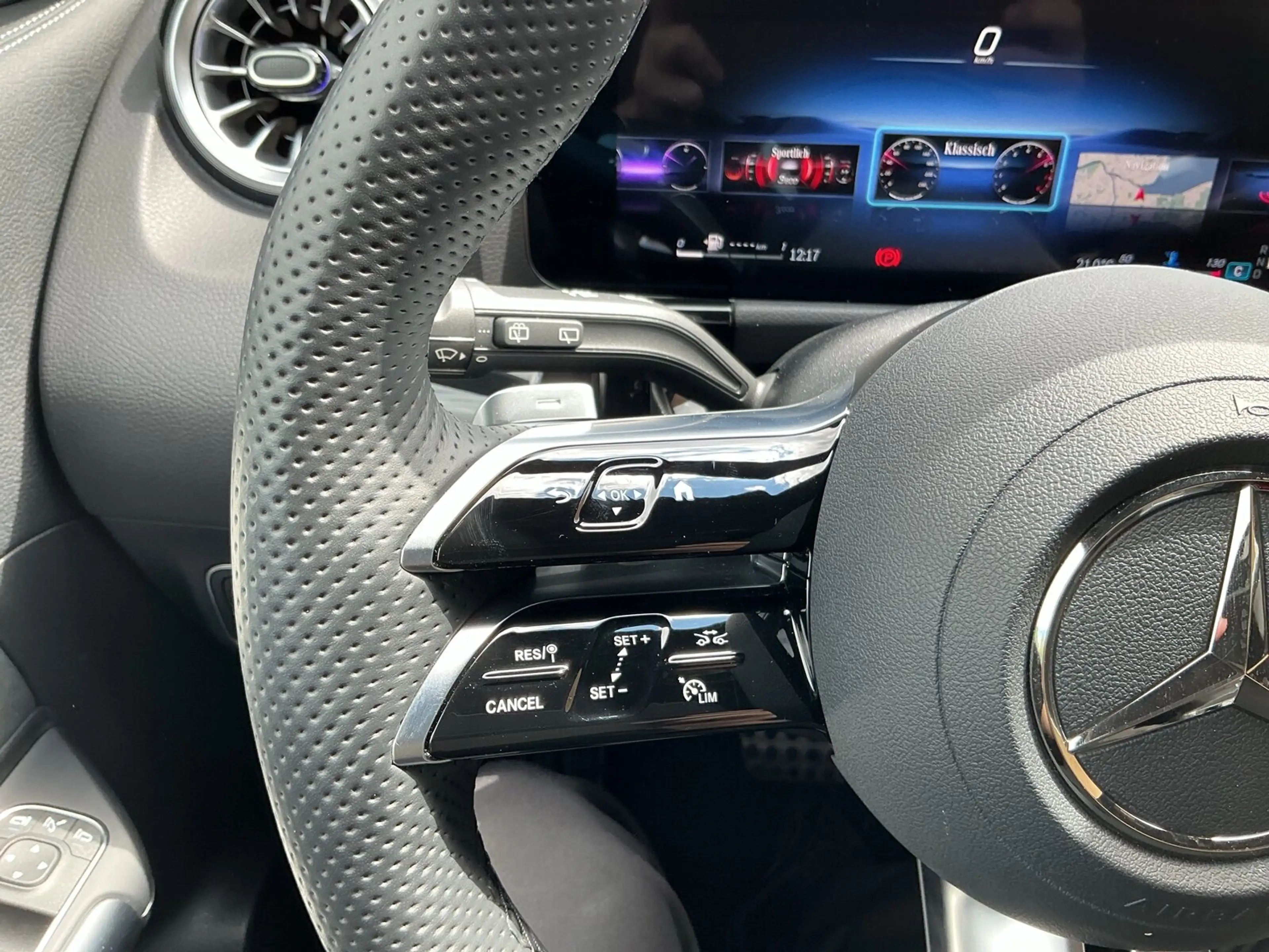 Mercedes-Benz GLA 180 GLA 180 d AMG Special Ed Distro 360Ka AHK Nightp — photo 14