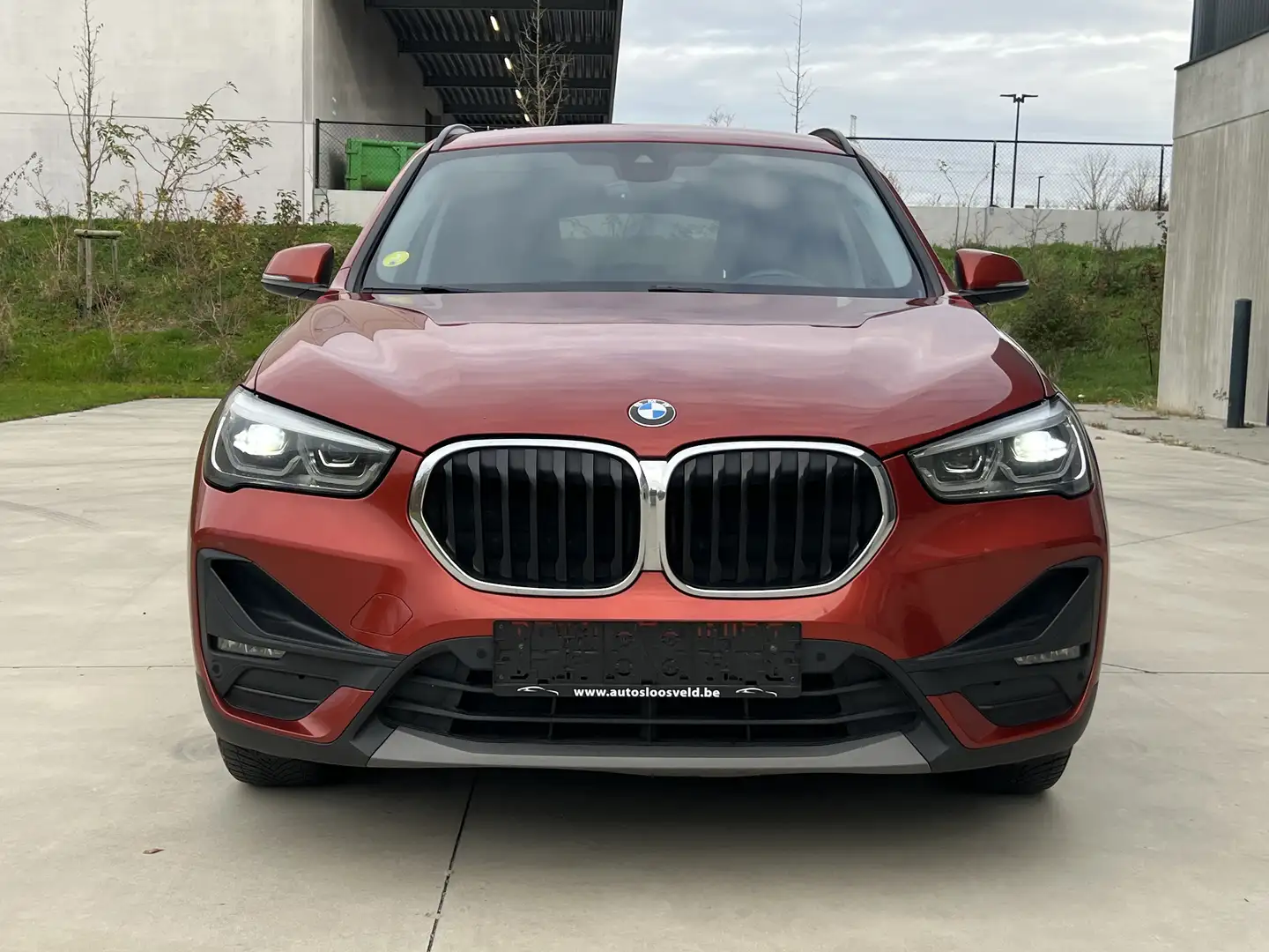 BMW X1 sDrive18d AUTOMAAT Euro 6d/ LED/ NAVI/ GEKEURD Rood - 2