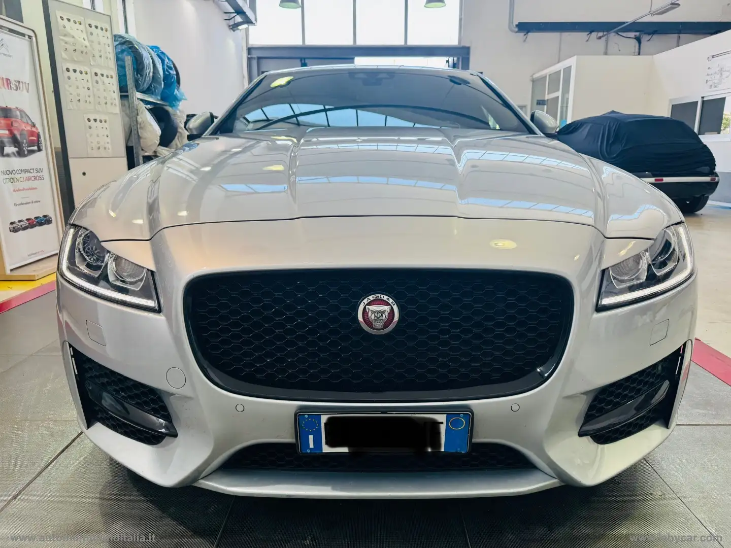 Jaguar XF 2.0 D 240 CV aut. R-Sport Gris - 2
