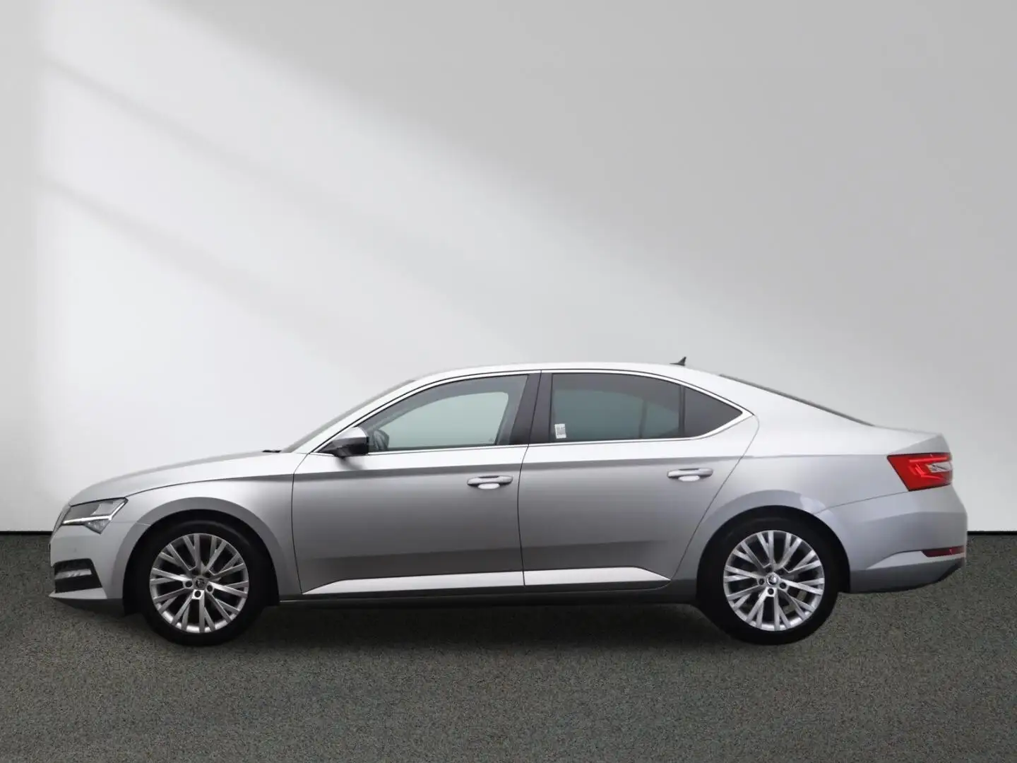 Skoda Superb 2.0 TDI Business Amundsen SmartLink Silber - 2