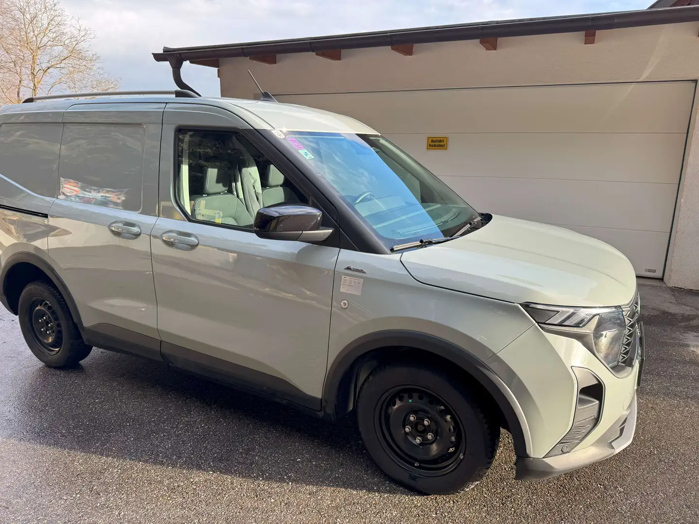 Ford Transit Courier 1,0 l EcoBoost 92kW Automatikgetriebe Frontantrieb Grau - 2