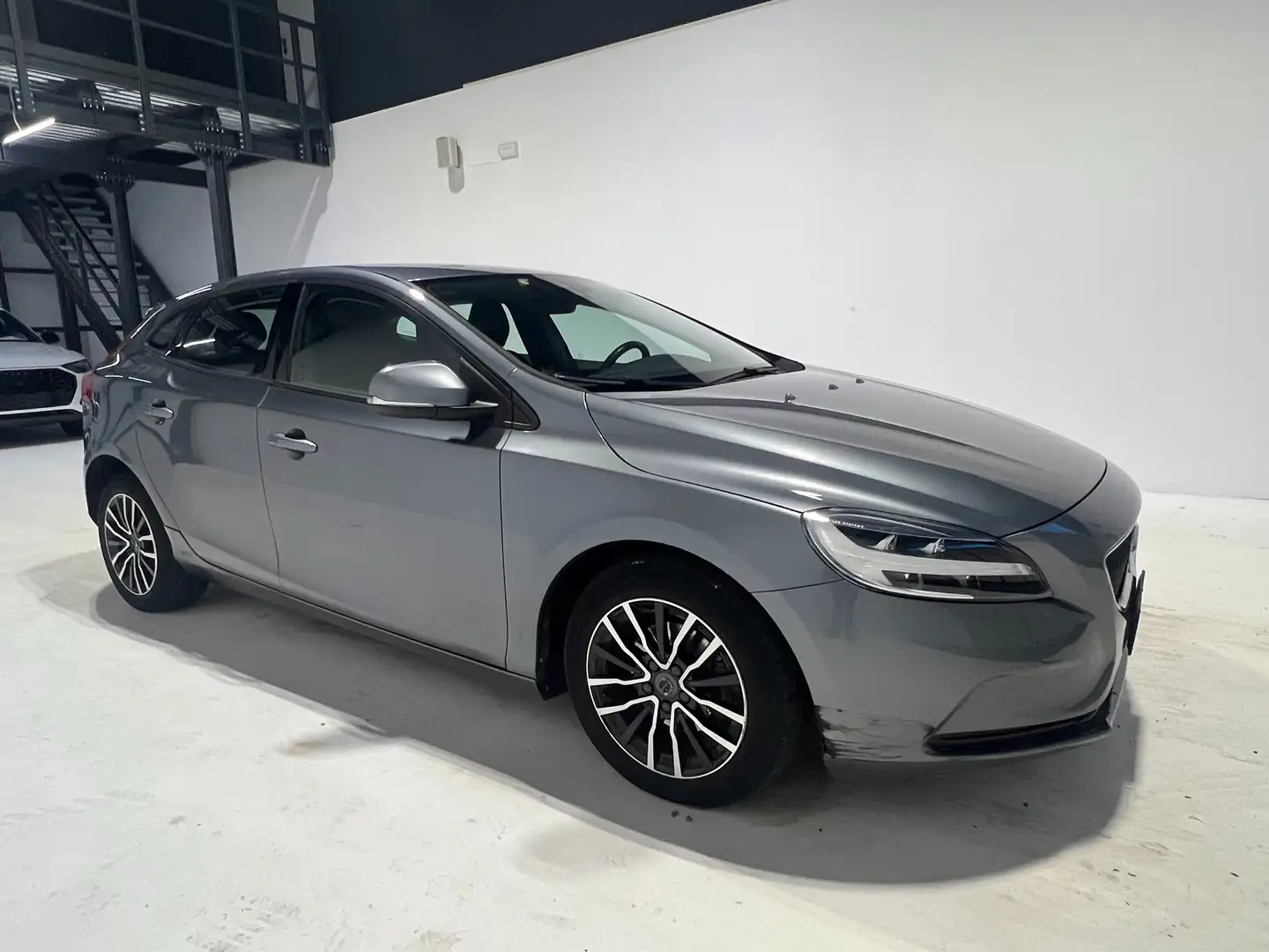 Volvo V40 V40 2.0 d2 Momentum my17 Gris - 1