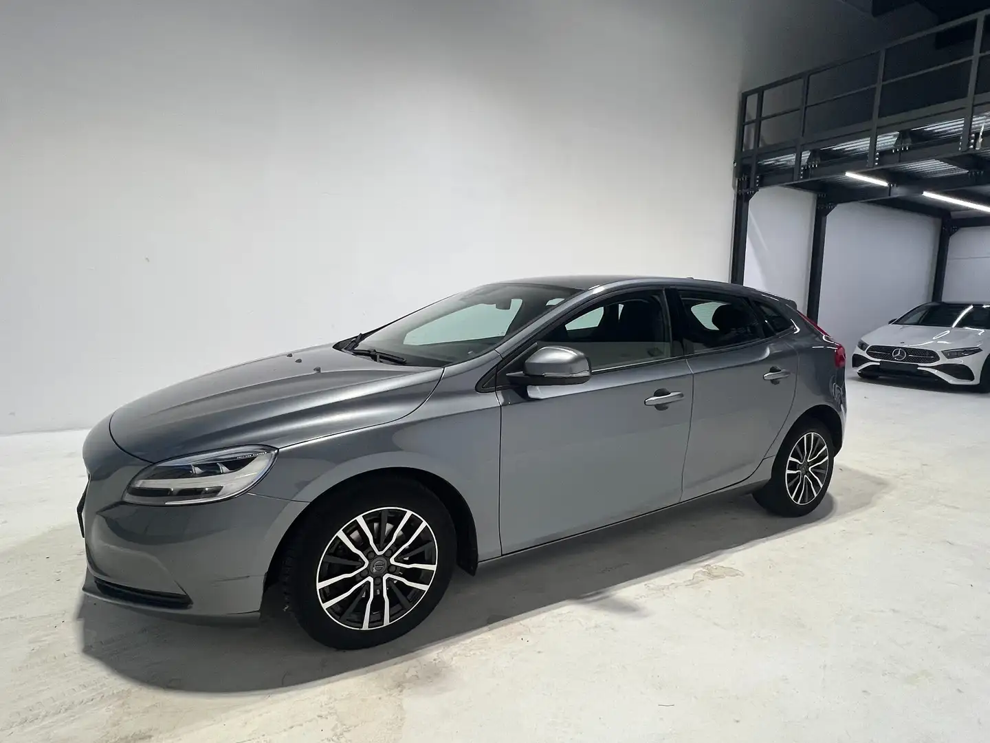 Volvo V40 V40 2.0 d2 Momentum my17 Gris - 2