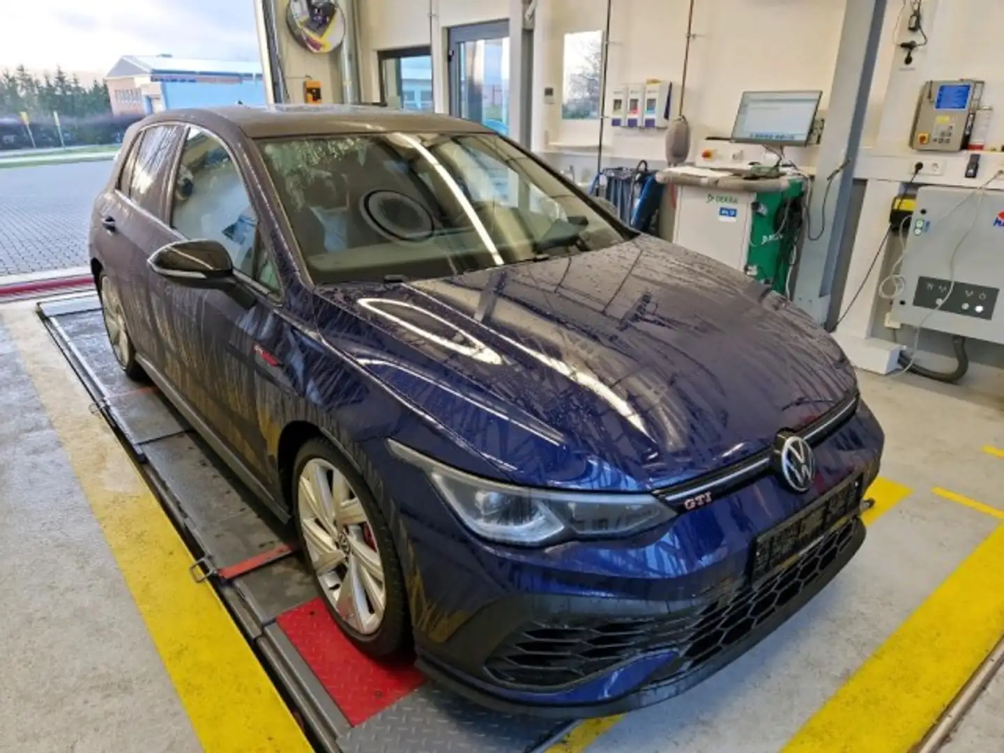 Volkswagen Golf VIII GTI Clubsport 2.0 TSI DSG Klima Navi Blau - 2