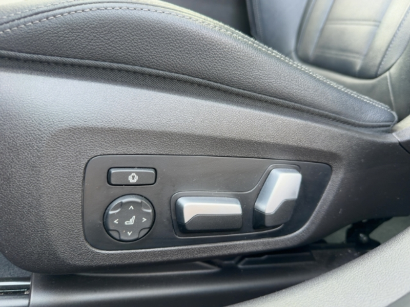BMW 330 i xDrive Limousine Sportpaket HUD StandHZG Navi Le — photo 14