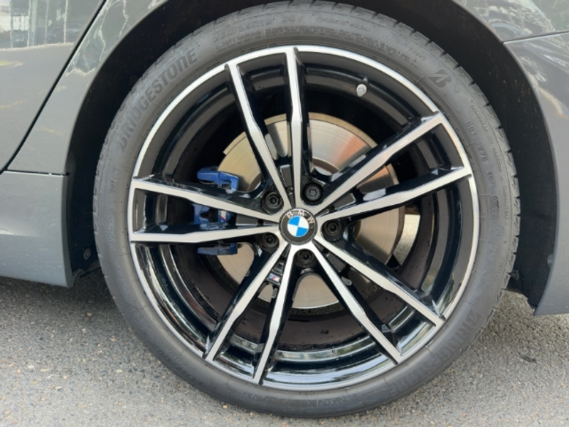 BMW 330 i xDrive Limousine Sportpaket HUD StandHZG Navi Le — photo 13