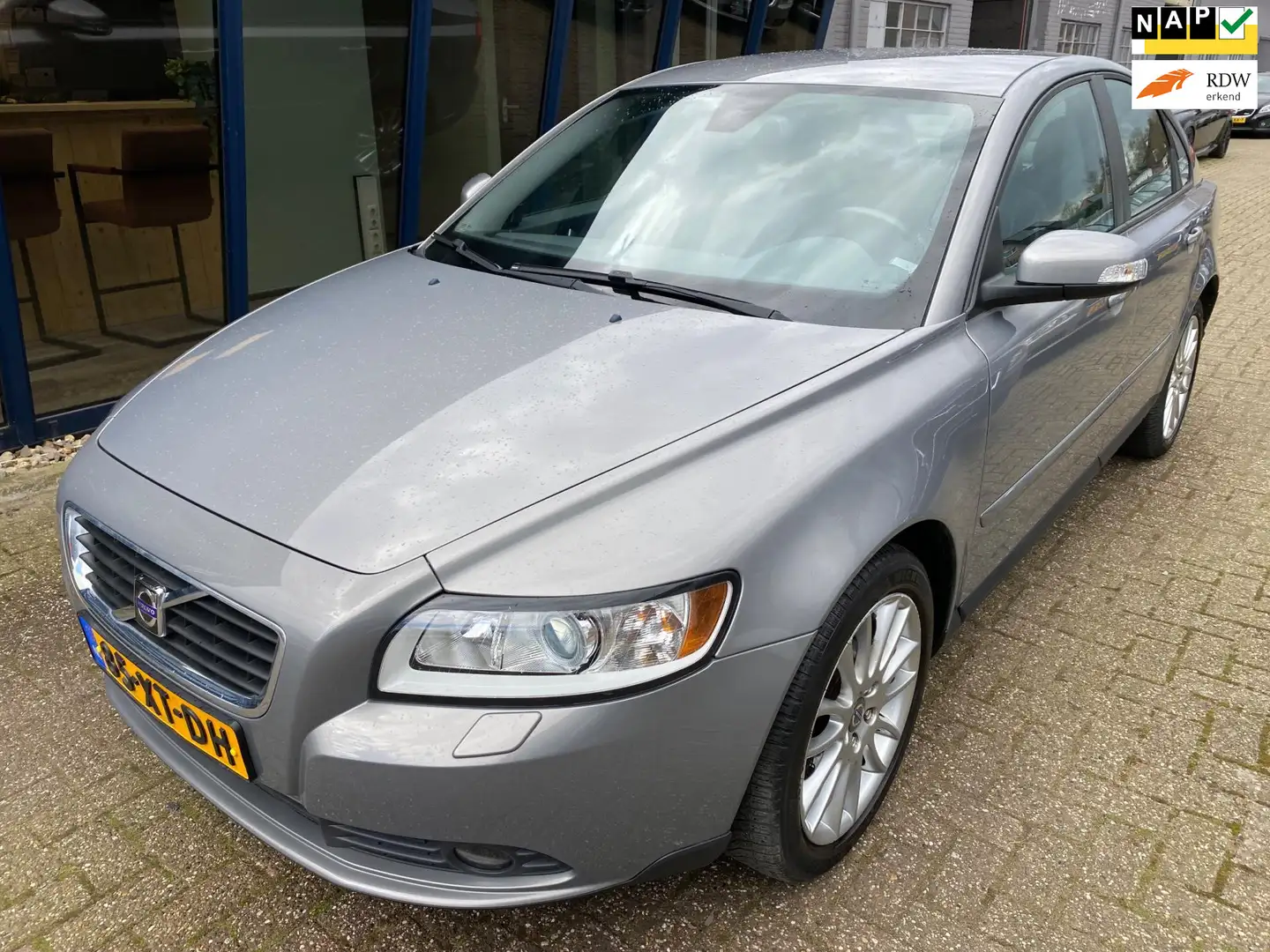 Volvo S40 2.4 Edition II Automaat LEER / XENON / PDC Šedá - 1