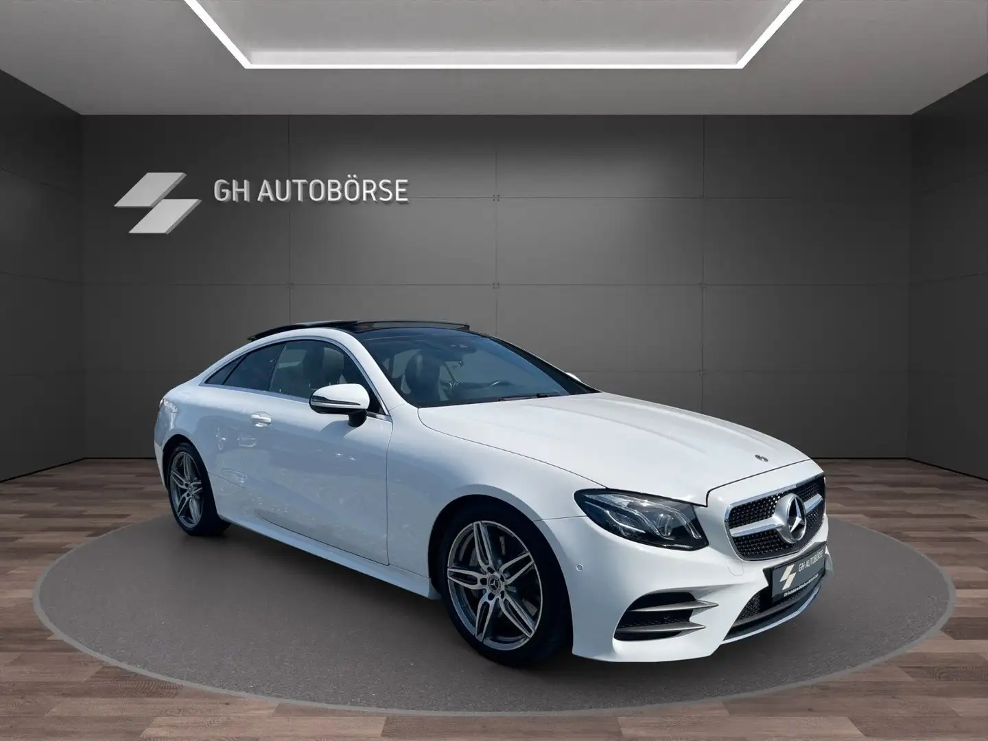 Mercedes-Benz E 300 Coupe AMG-Line|PANO|LED|R-KAME|TOT-WINKEL Weiß - 2