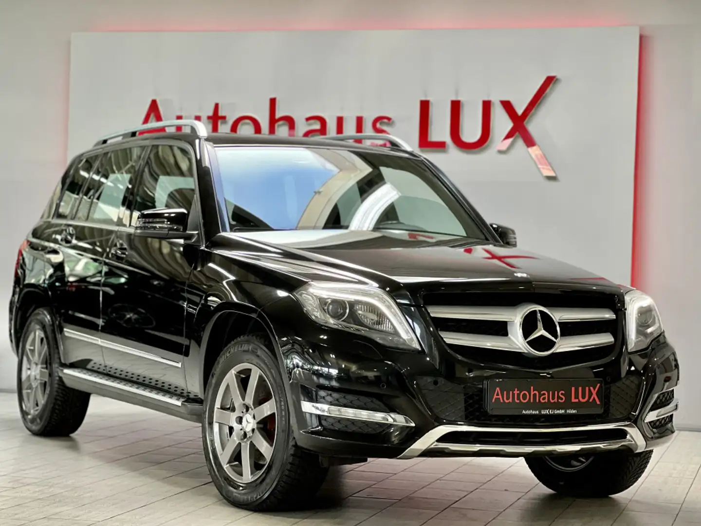 Mercedes-Benz GLK 350 4M*AHK*NAVI*BiXENON*ILS*SPUR*SPORT-PAKET Zwart - 1