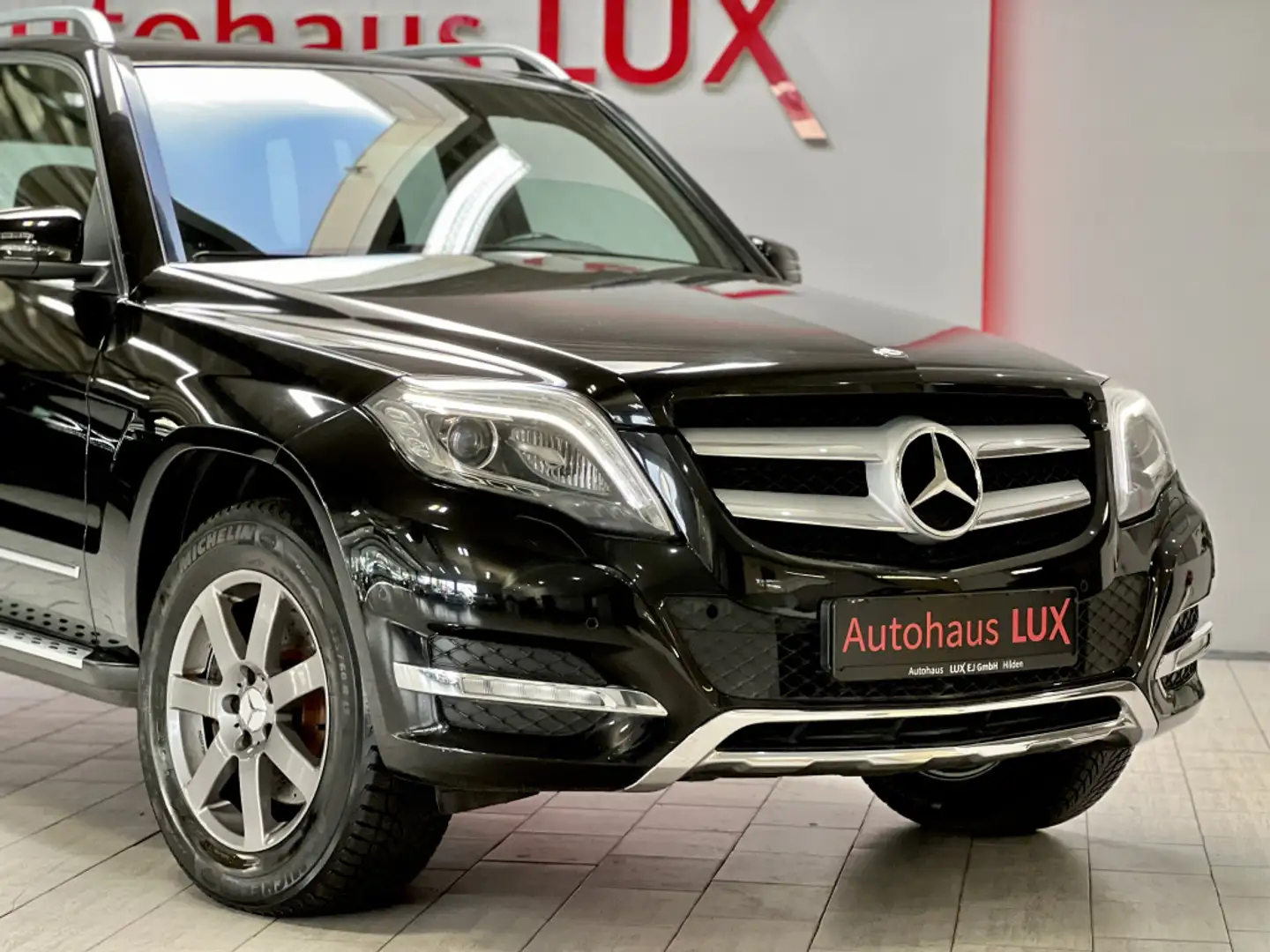 Mercedes-Benz GLK 350 4M*AHK*NAVI*BiXENON*ILS*SPUR*SPORT-PAKET Zwart - 2