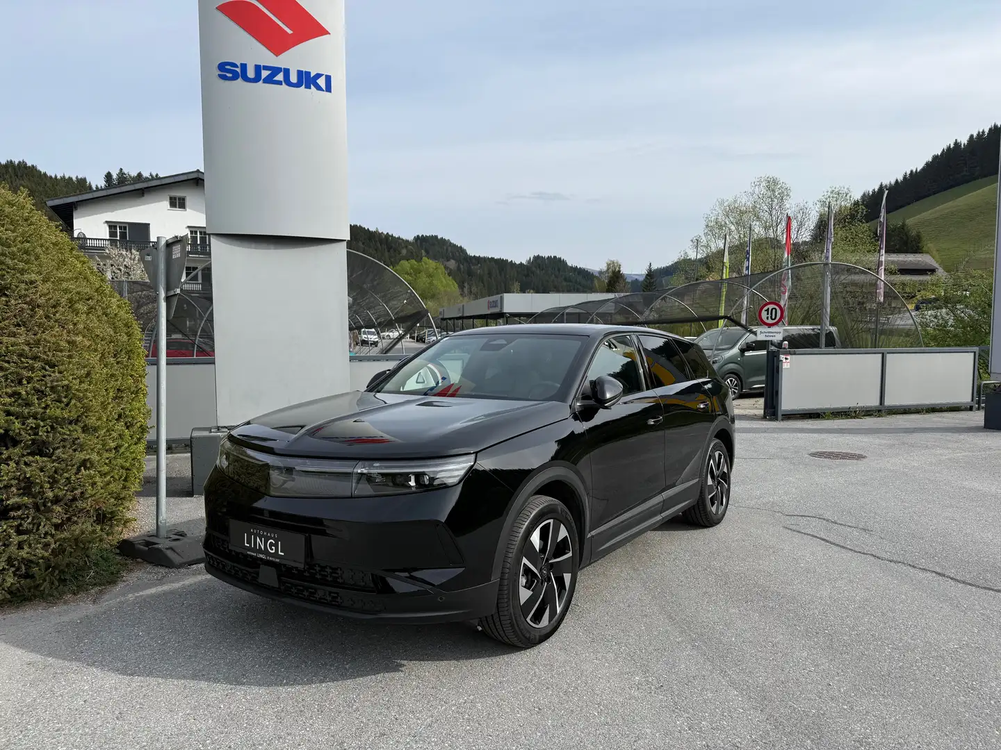 Opel Grandland 1.2 Mild-Hybrid GS- Line Aut. *AHV; SOUND; PANO* Schwarz - 1