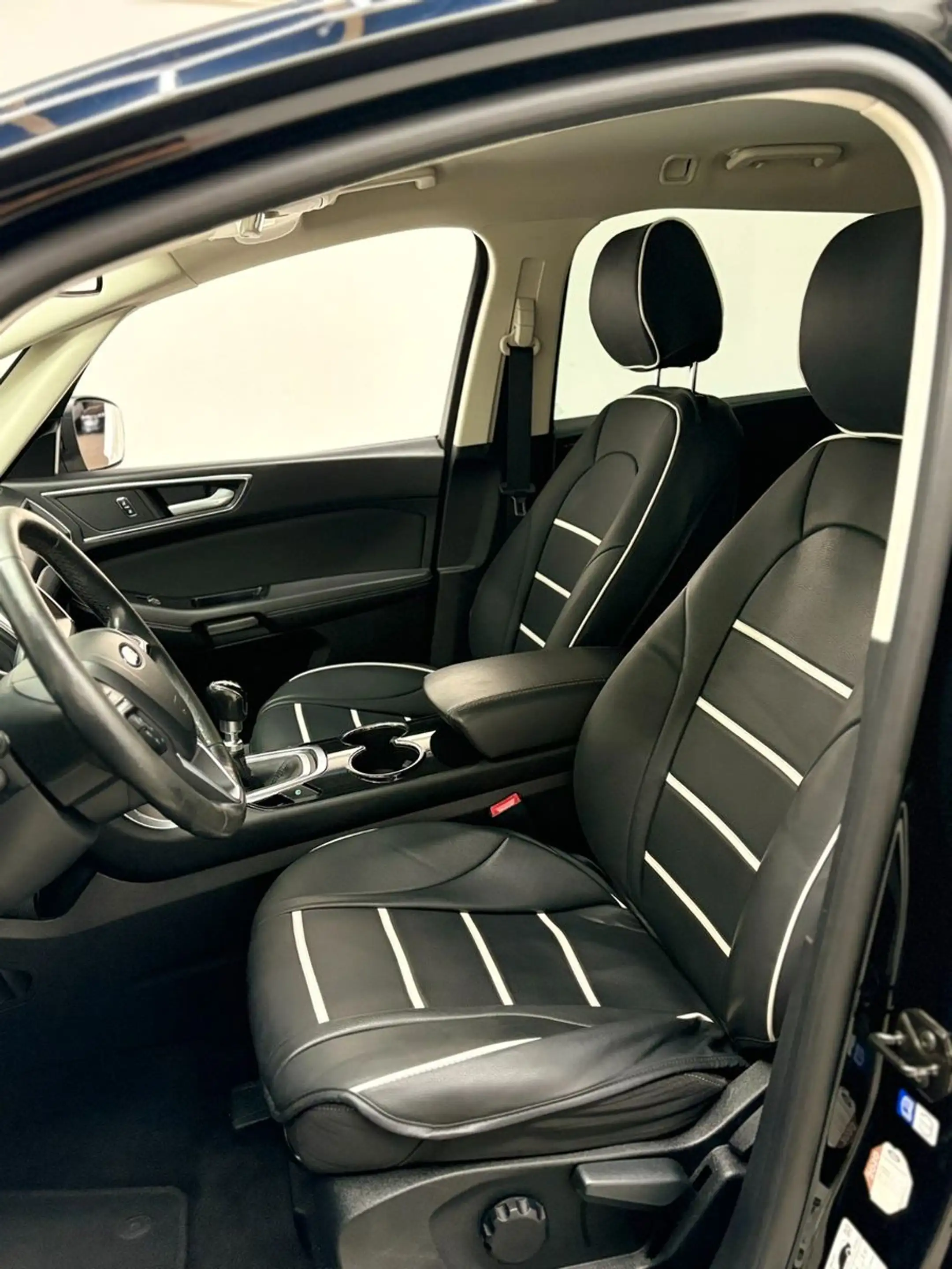 Ford S-Max S-MAX Titanium Garantie bis 24M — photo 17