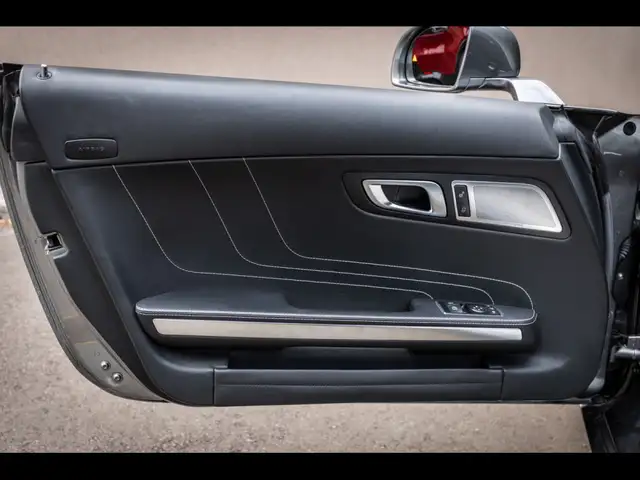 Mercedes-Benz SLS view 10