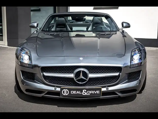 Mercedes-Benz SLS view 5