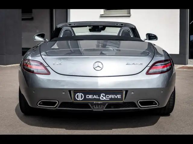 Mercedes-Benz SLS view 4
