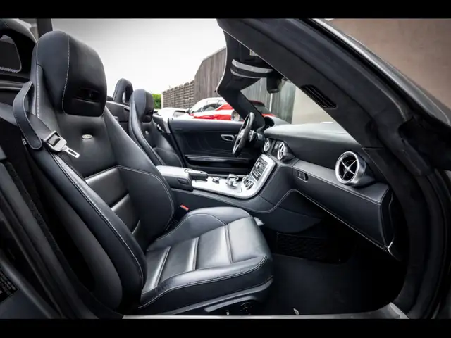 Mercedes-Benz SLS view 15