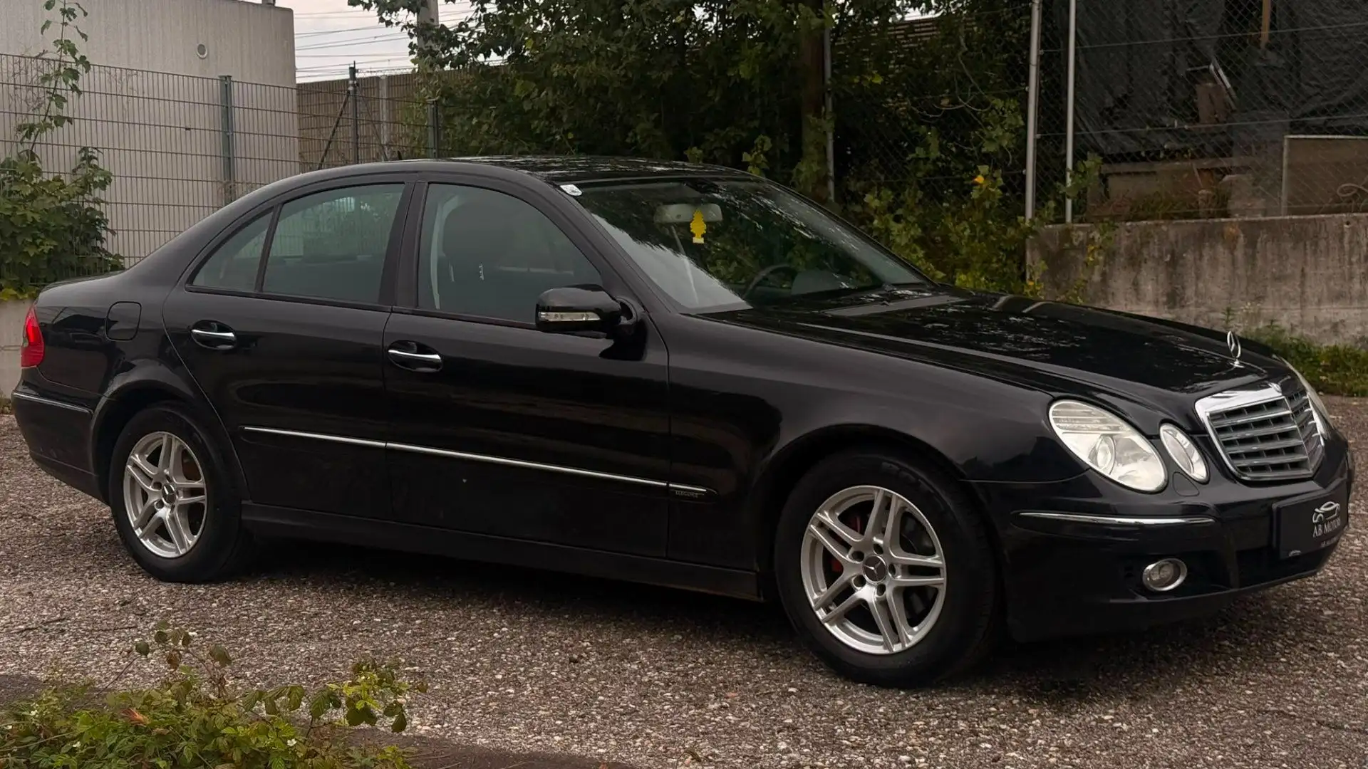 Mercedes-Benz E 200 E-Klasse E 200 Kompressor Eleg Schwarz - 1