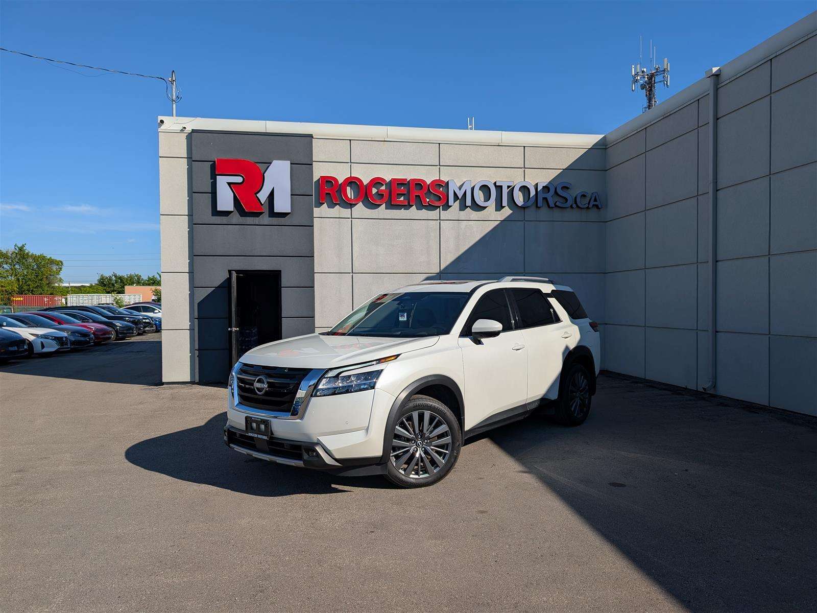 2024 Nissan Pathfinder SL 4WD - 8 PASS - PANO ROOF - NAVI - TECH FEATS