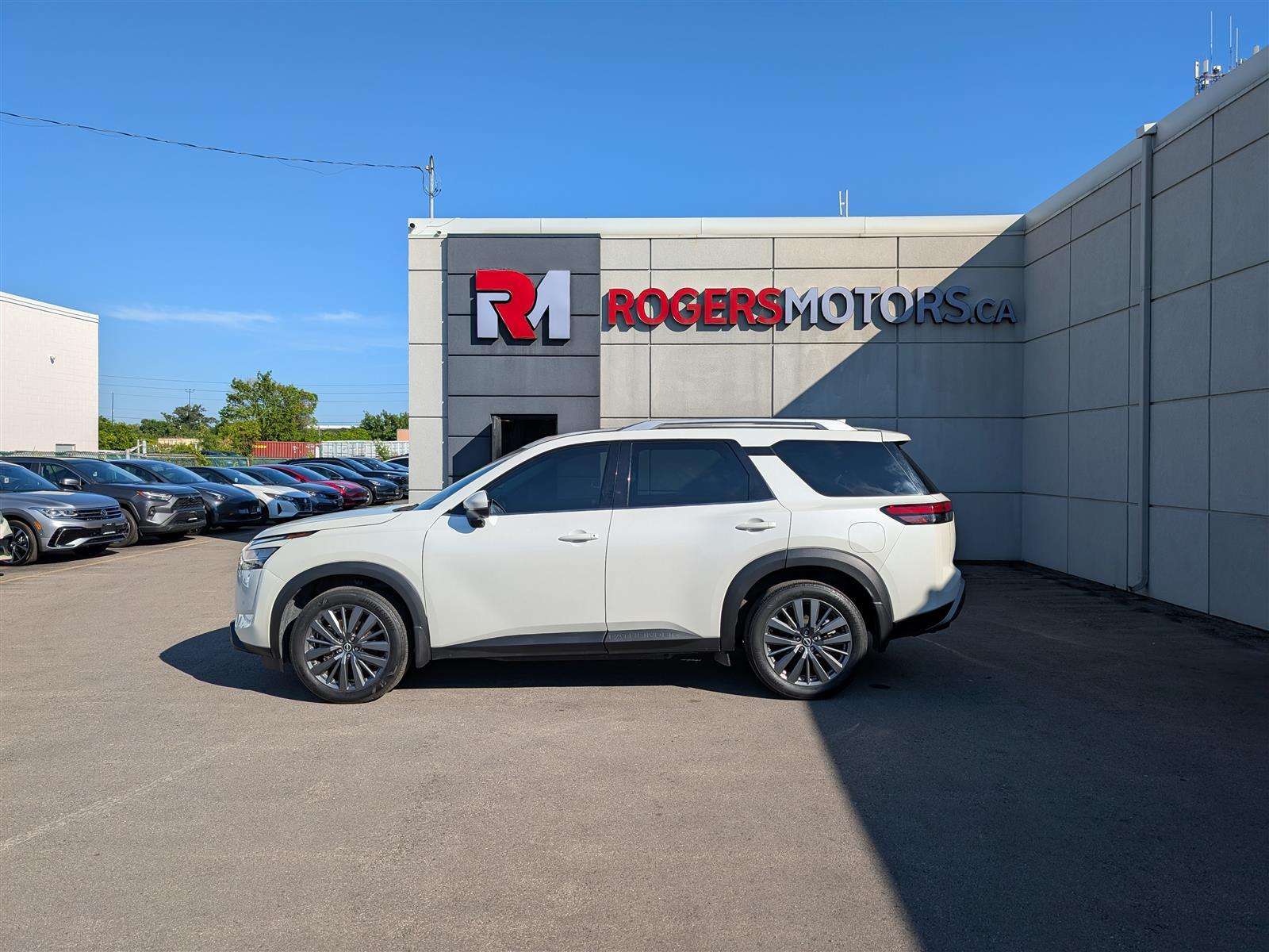 2024 Nissan Pathfinder SL 4WD - 8 PASS - PANO ROOF - NAVI - TECH FEATS — снимка 1