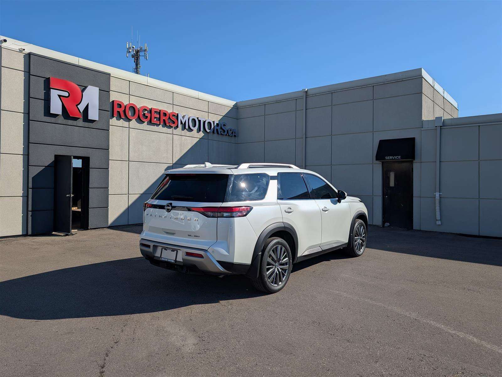 2024 Nissan Pathfinder SL 4WD - 8 PASS - PANO ROOF - NAVI - TECH FEATS — снимка 1