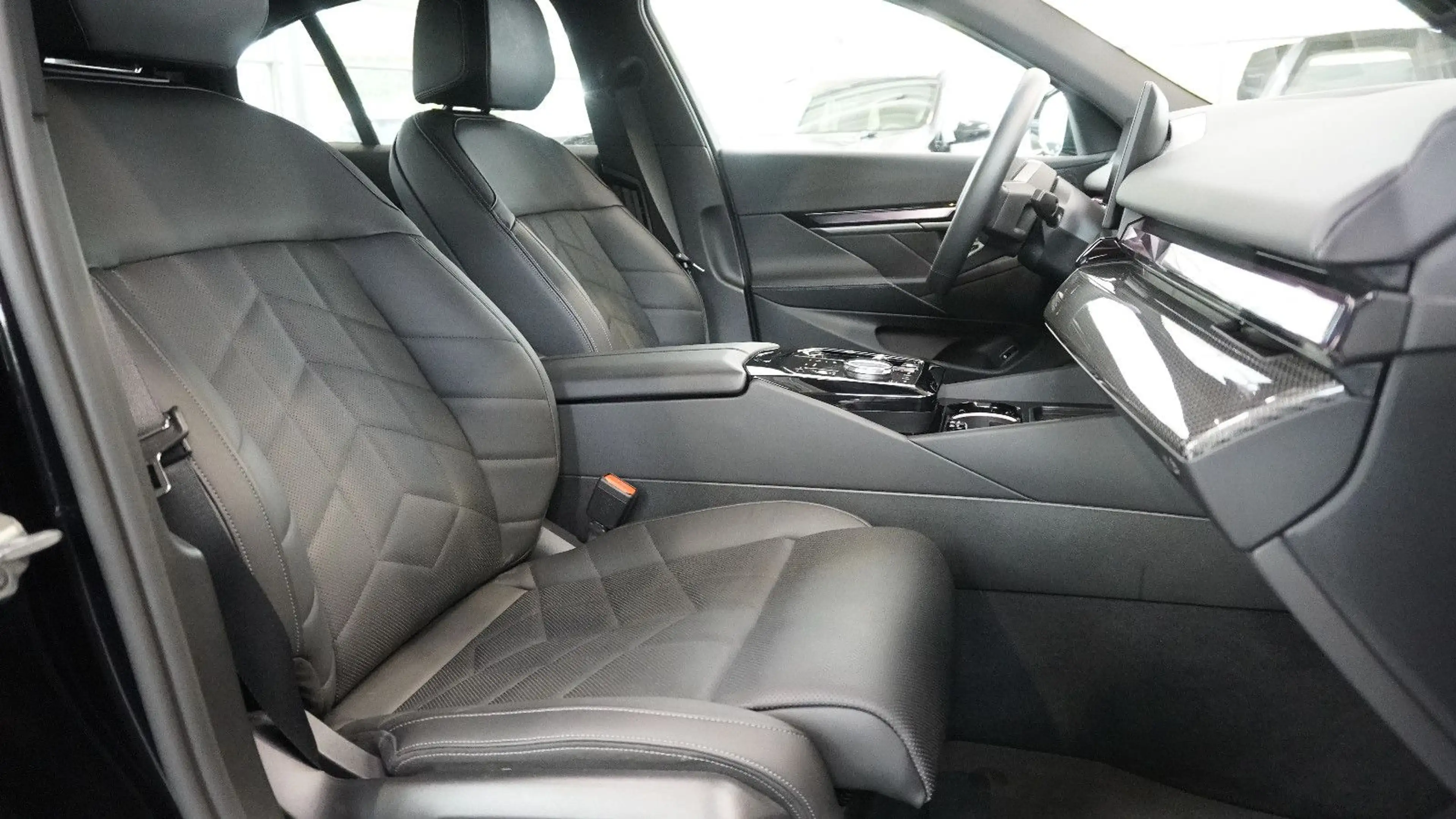 BMW i5 40 xDrive M Sport*HUD*INNOV*LED*B&W* — photo 10