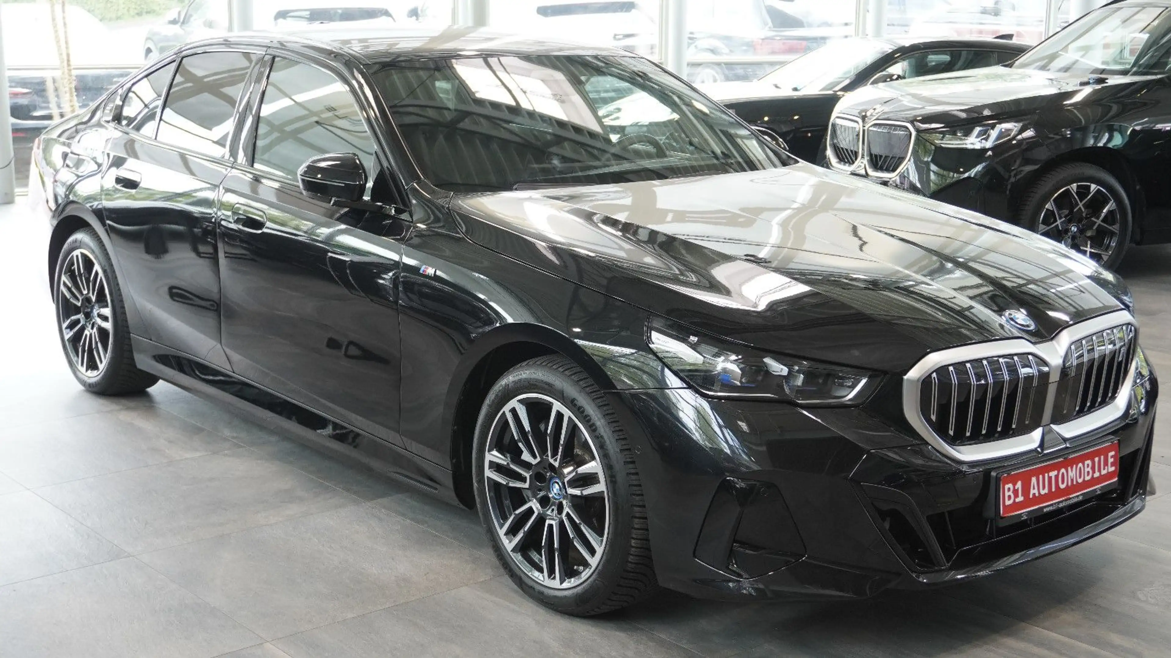 BMW i5 40 xDrive M Sport*HUD*INNOV*LED*B&W* — photo 3