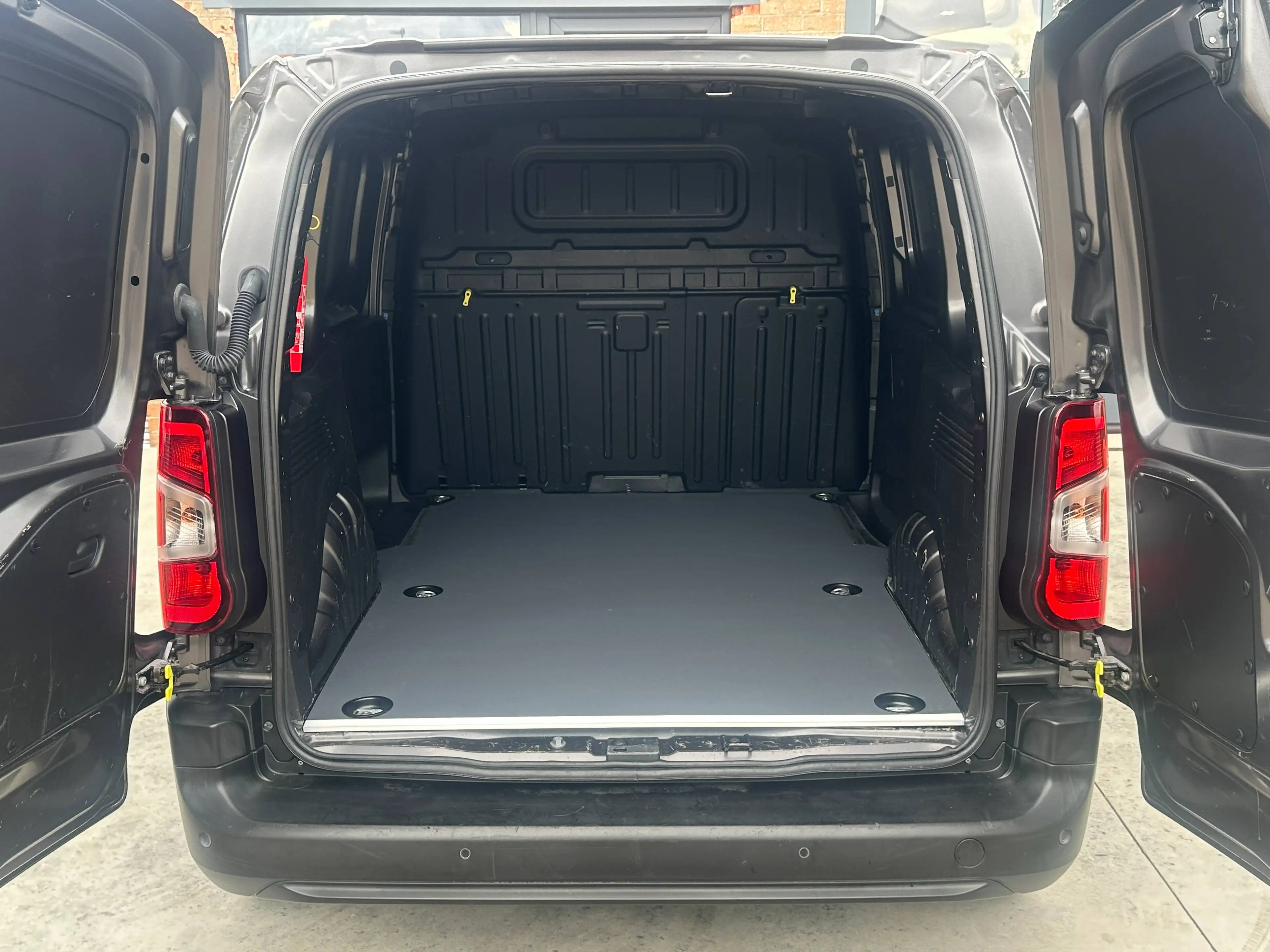 Opel Combo 1.5 TD 102pk! Lichte Vracht 3 plaatsen! 1e Eigenaar! € 12500,00 excl. BTW! — photo 15