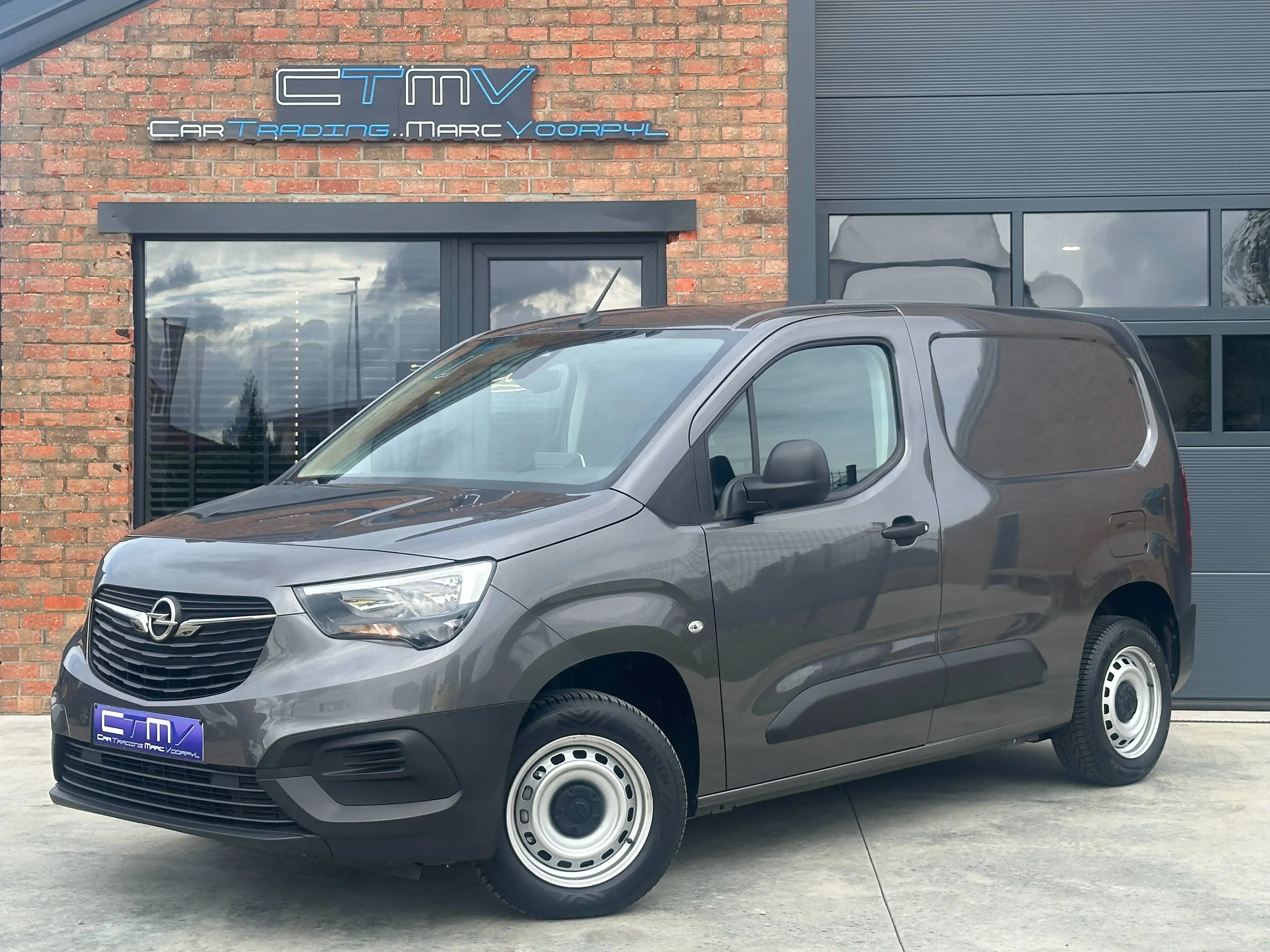 Opel Combo 1.5 TD 102pk! Lichte Vracht 3 plaatsen! 1e Eigenaar! € 12500,00 excl. BTW!