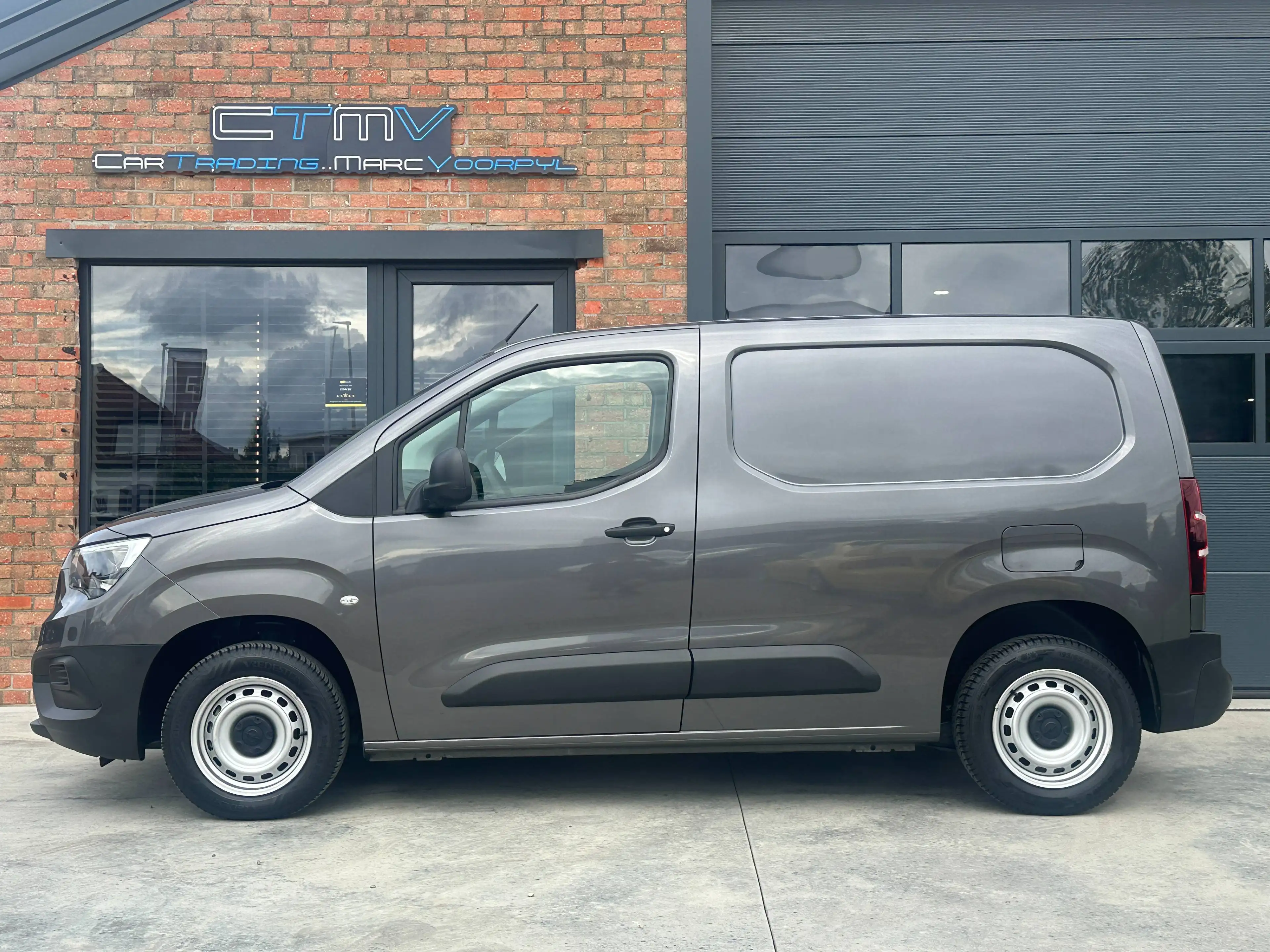 Opel Combo 1.5 TD 102pk! Lichte Vracht 3 plaatsen! 1e Eigenaar! € 12500,00 excl. BTW! — photo 2