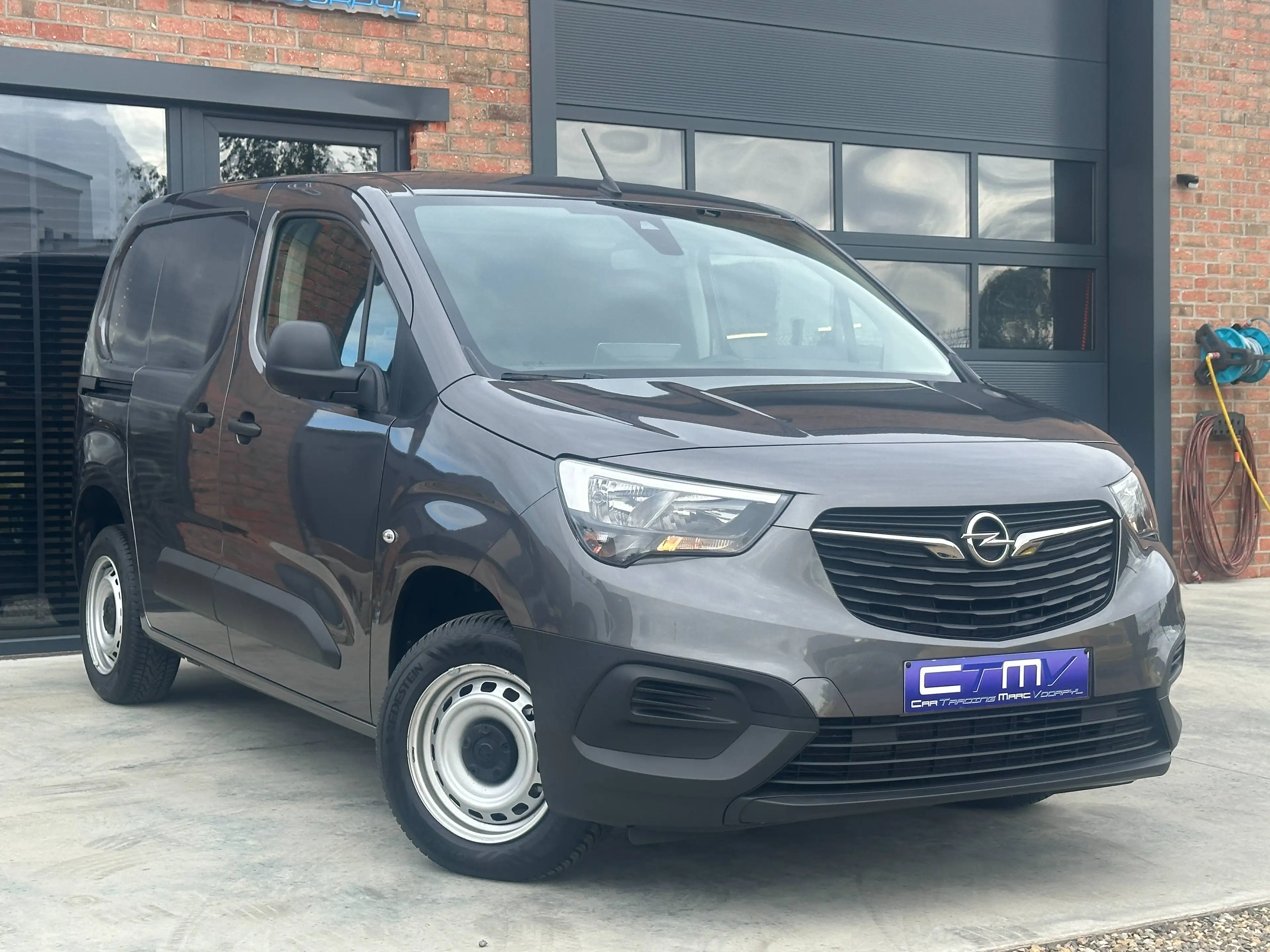 Opel Combo 1.5 TD 102pk! Lichte Vracht 3 plaatsen! 1e Eigenaar! € 12500,00 excl. BTW! — photo 3