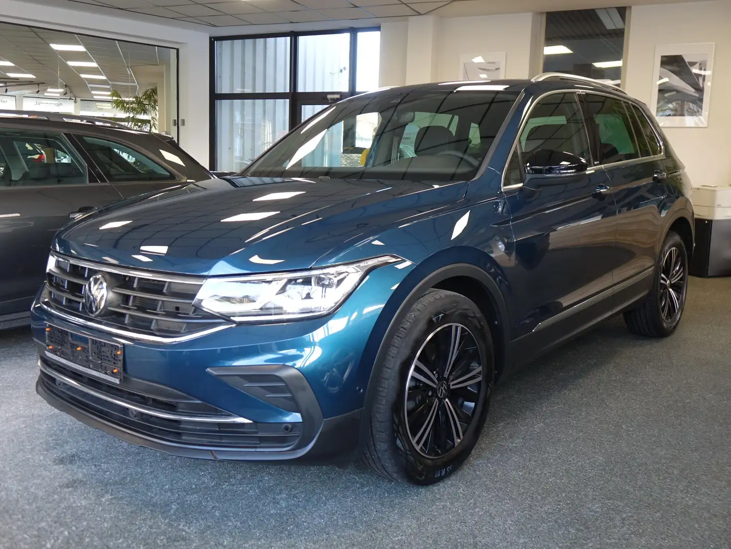 Volkswagen Tiguan Move +Panorama+Sport-Paket+IQDrive+RFK+Matrix LED+ Blau - 2