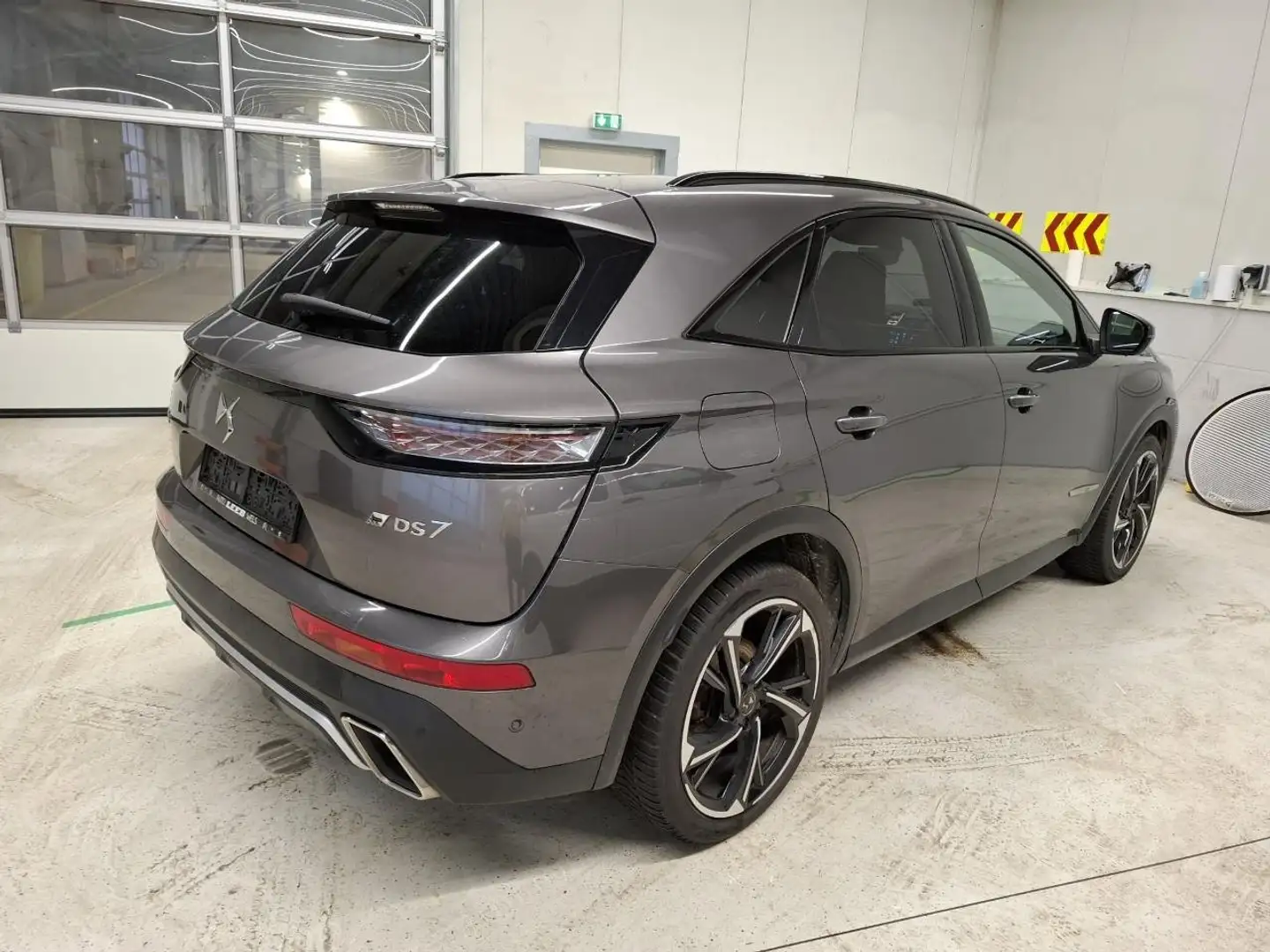 DS Automobiles DS 7 Crossback E-TENSE 300 EAT8 4X4 Lim Edit. LOUVRE *PANO *LEDER Gris - 2