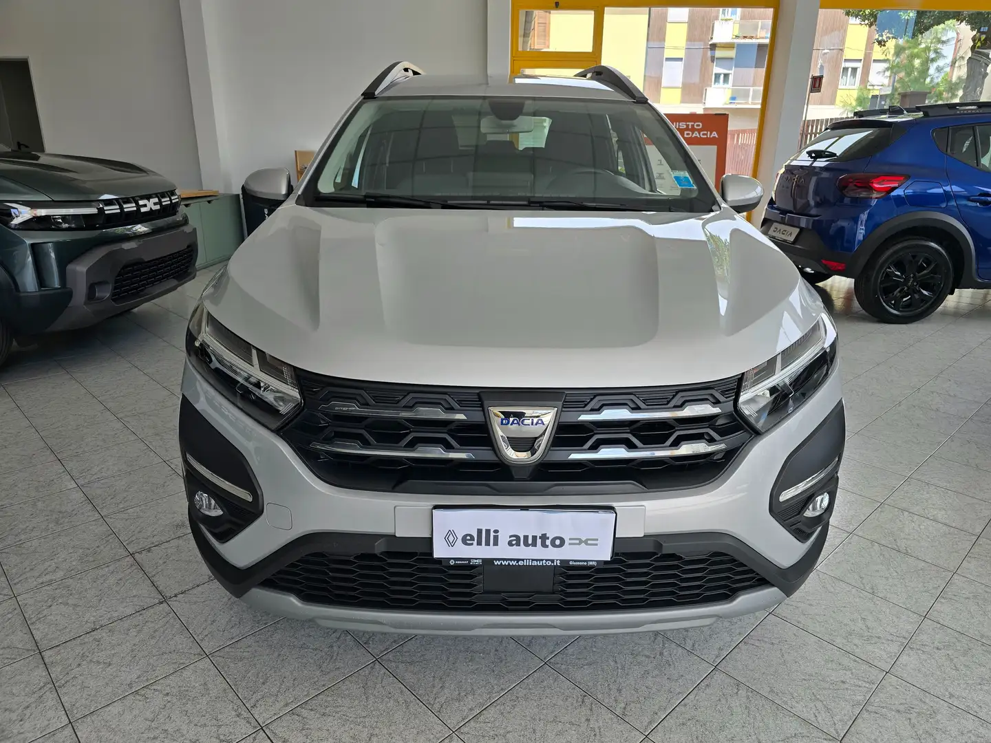 Dacia Jogger 1.0 tce Comfort 110cv Plateado - 2