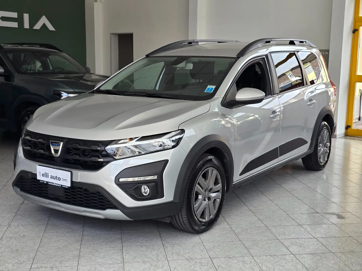 Dacia Jogger 1.0 tce Comfort 110cv Plateado - 1