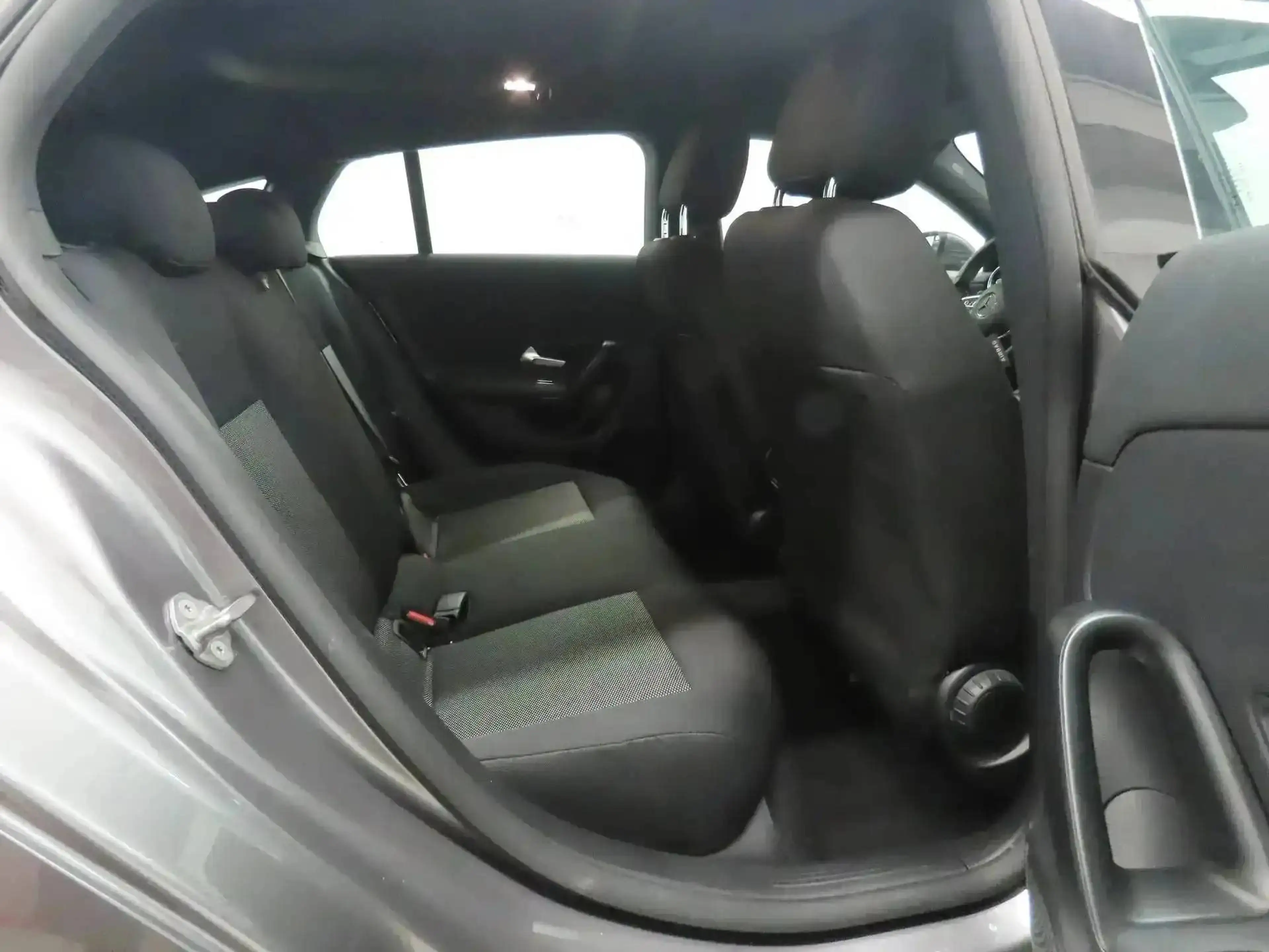 Mercedes-Benz CLA 180 d ShootingBrake 7GTRONIC **FULL LED-CRUISE-NAVI** — photo 9