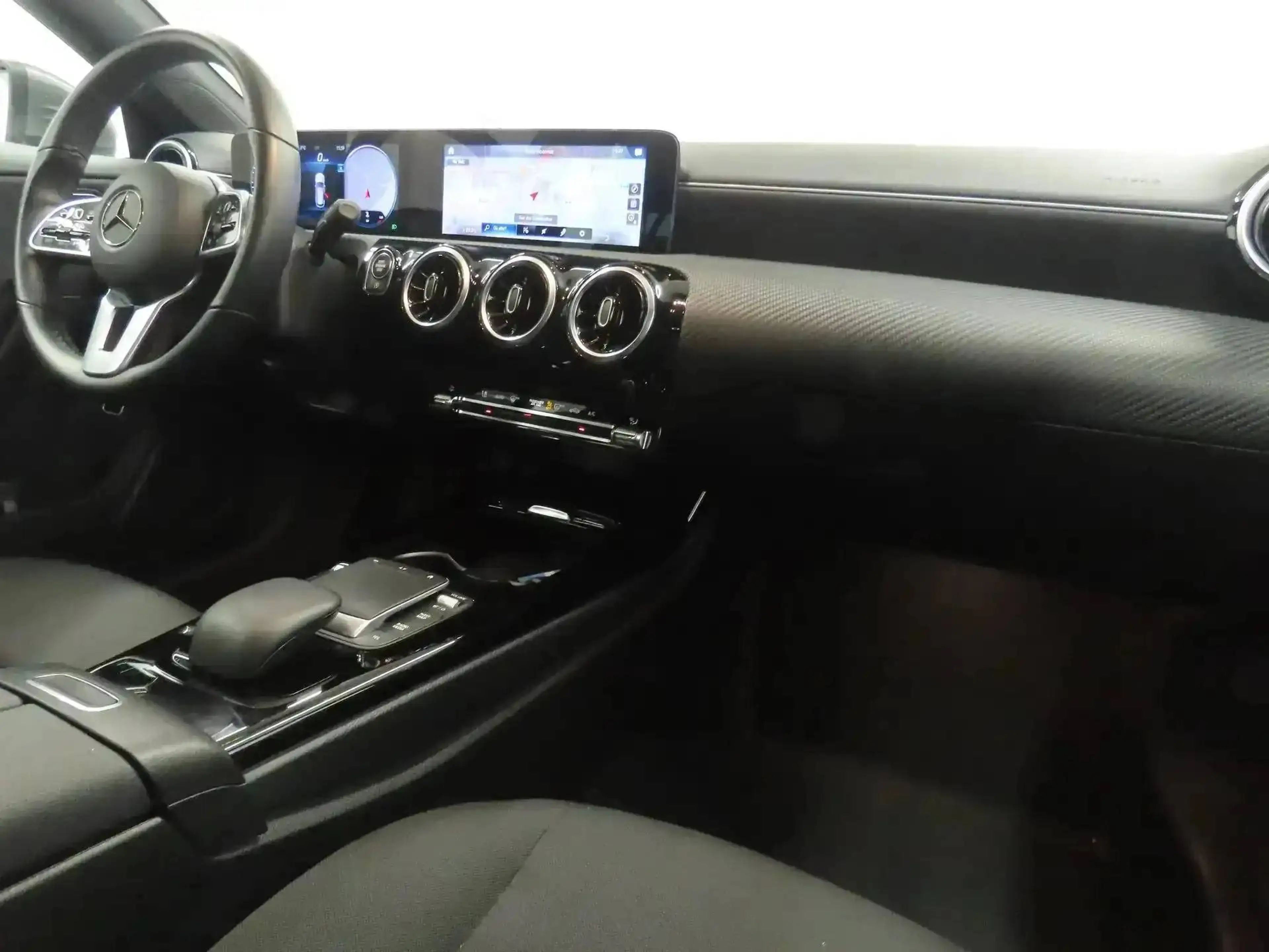 Mercedes-Benz CLA 180 d ShootingBrake 7GTRONIC **FULL LED-CRUISE-NAVI** — photo 7