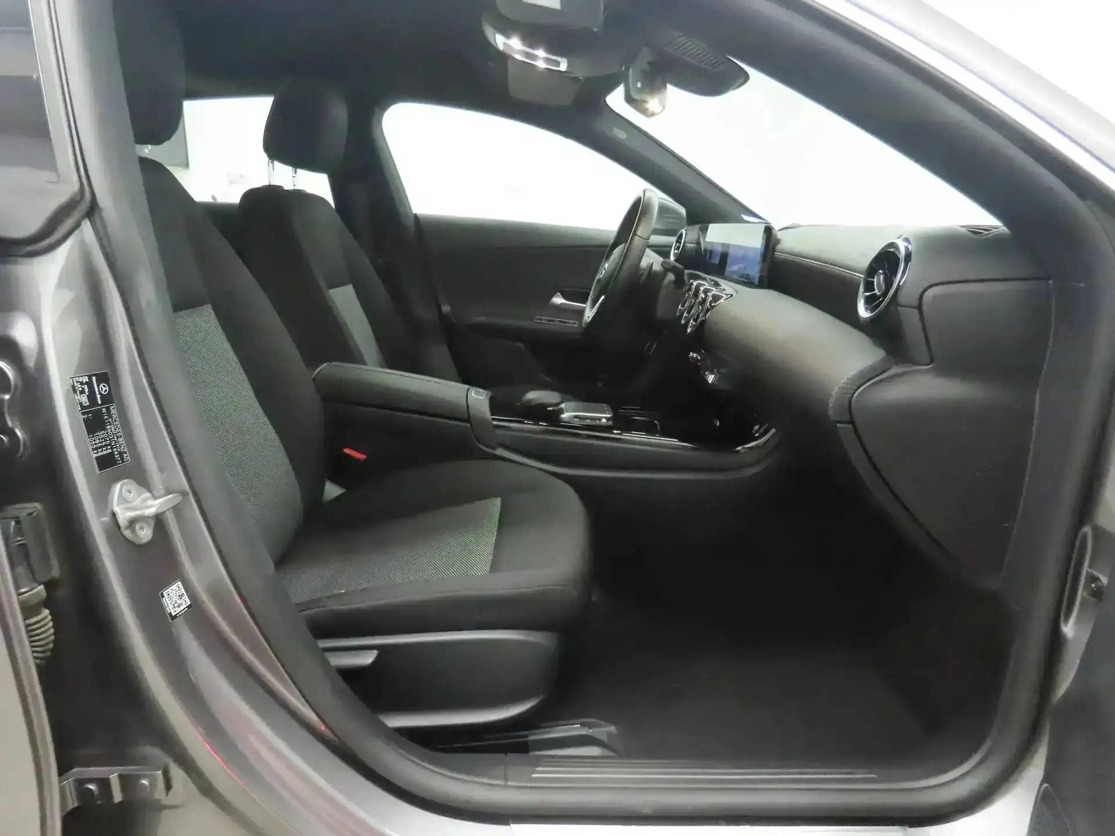 Mercedes-Benz CLA 180 d ShootingBrake 7GTRONIC **FULL LED-CRUISE-NAVI** — photo 8