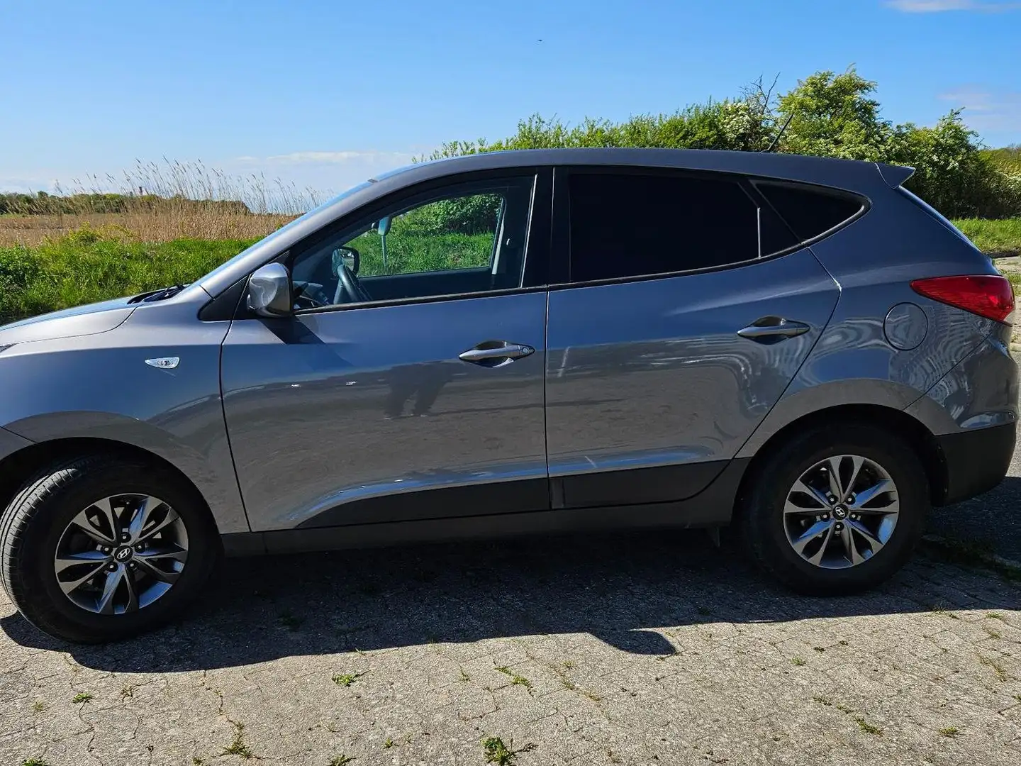 Hyundai TUCSON Tucson 2.0 4WD GLS Серебристый - 2