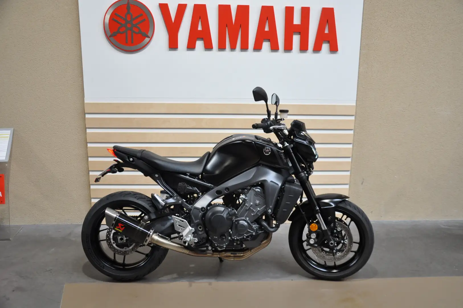 Yamaha MT-09 Noir - 1