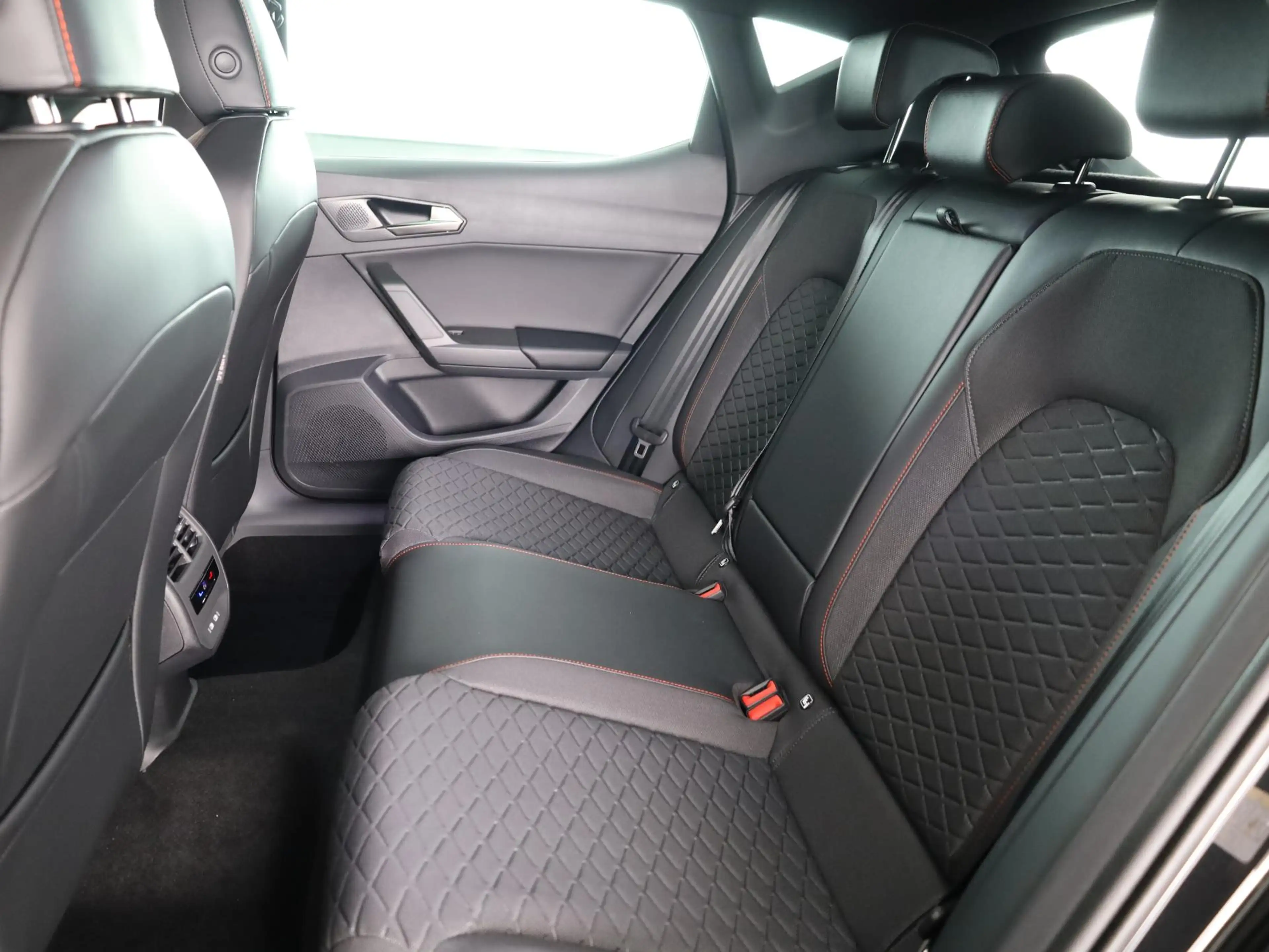 SEAT Leon e-Hybrid 1.5 TSI FR Business | Technology Pack | Draadloze — photo 12